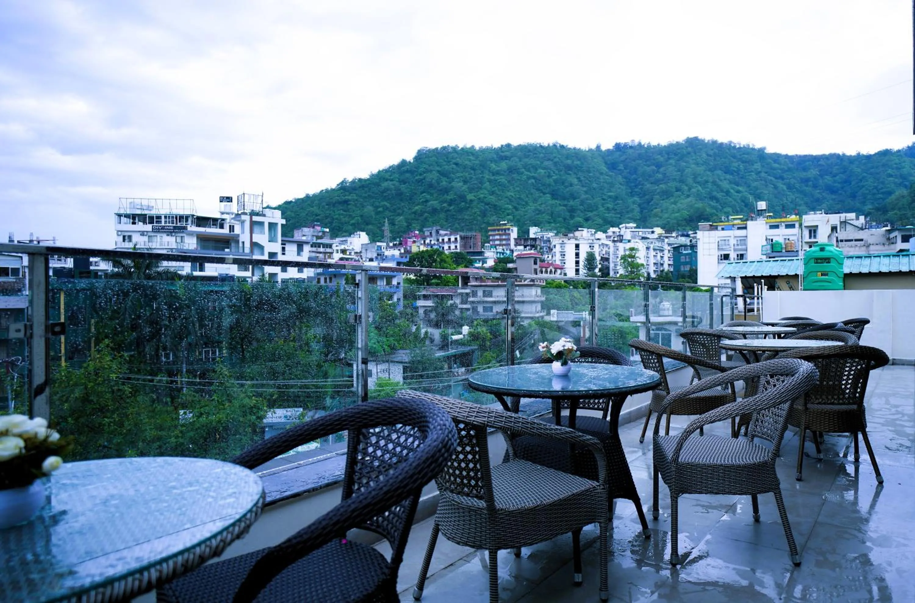 Restaurant/places to eat in Hotel Lords Valley Rishikesh