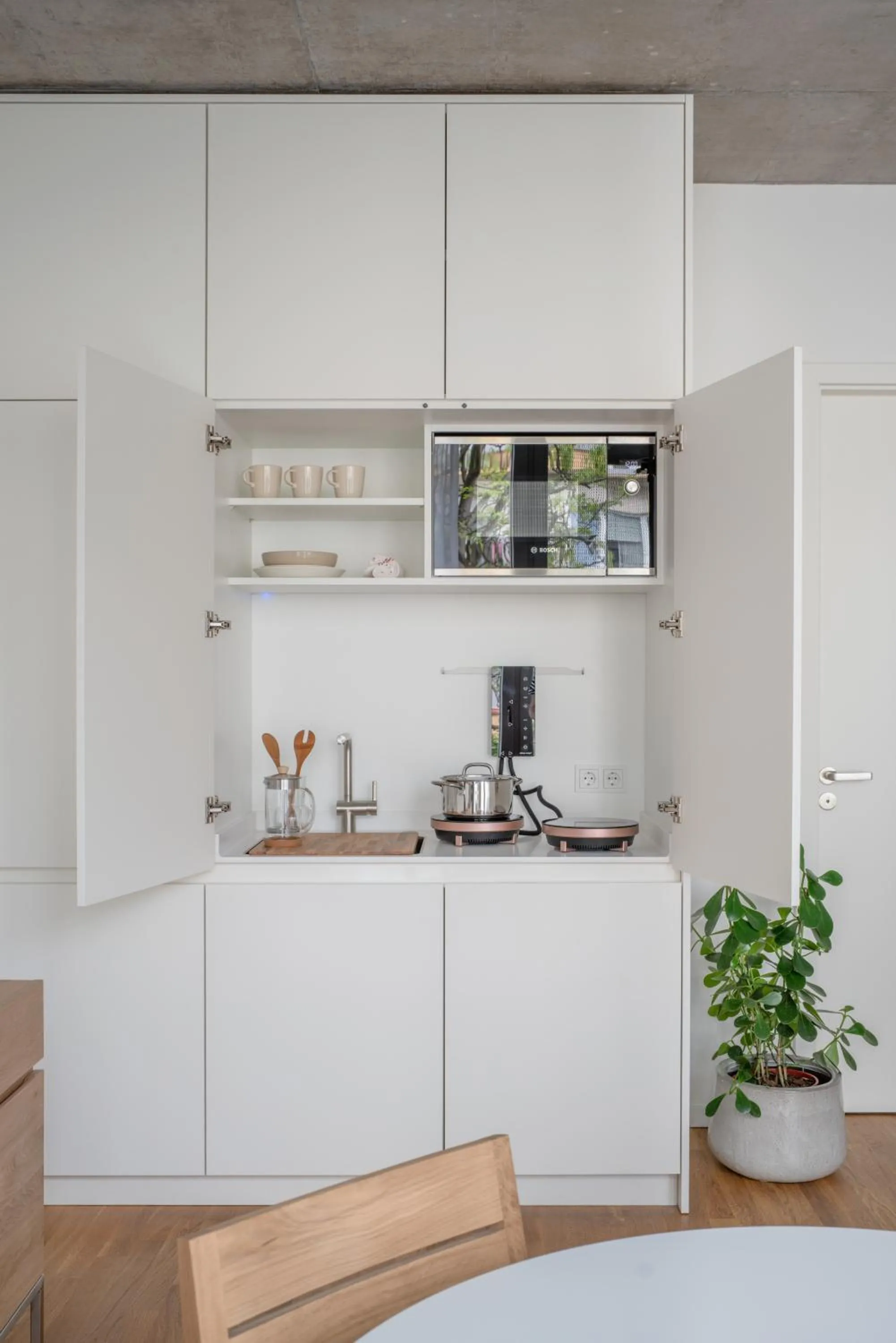 Coffee/tea facilities in Carlotta Apartments