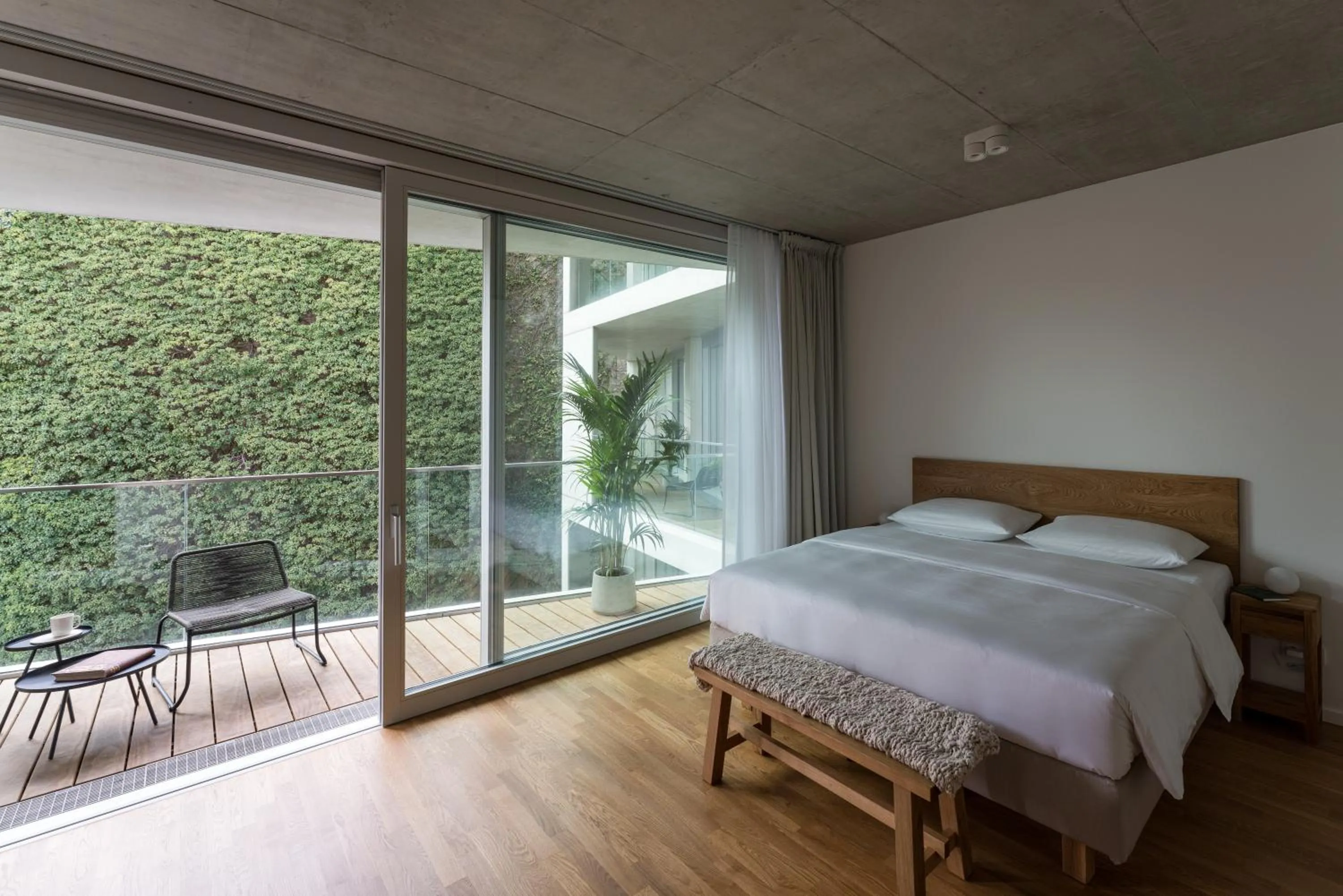 Bed in Carlotta Apartments