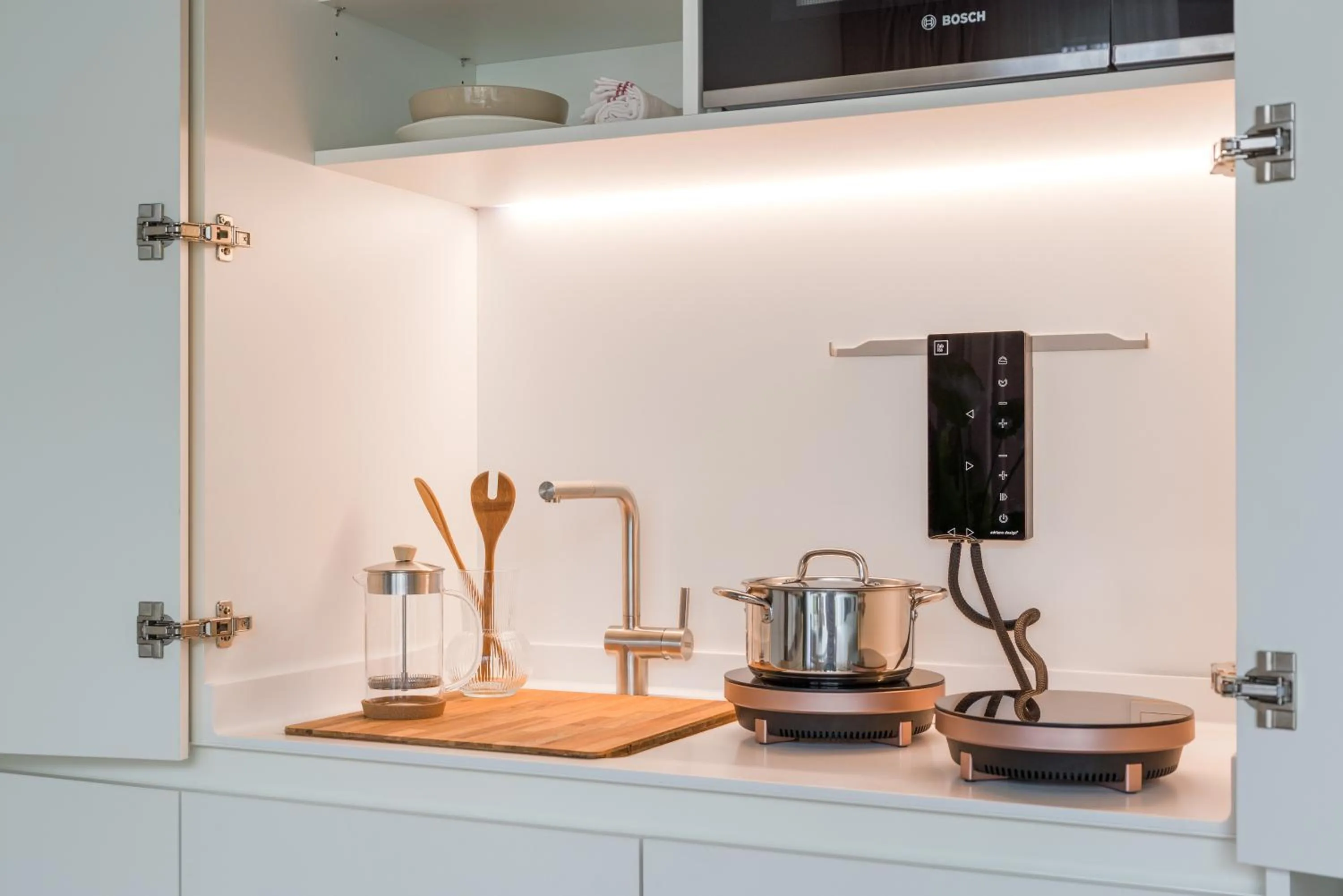 Coffee/tea facilities in Carlotta Apartments