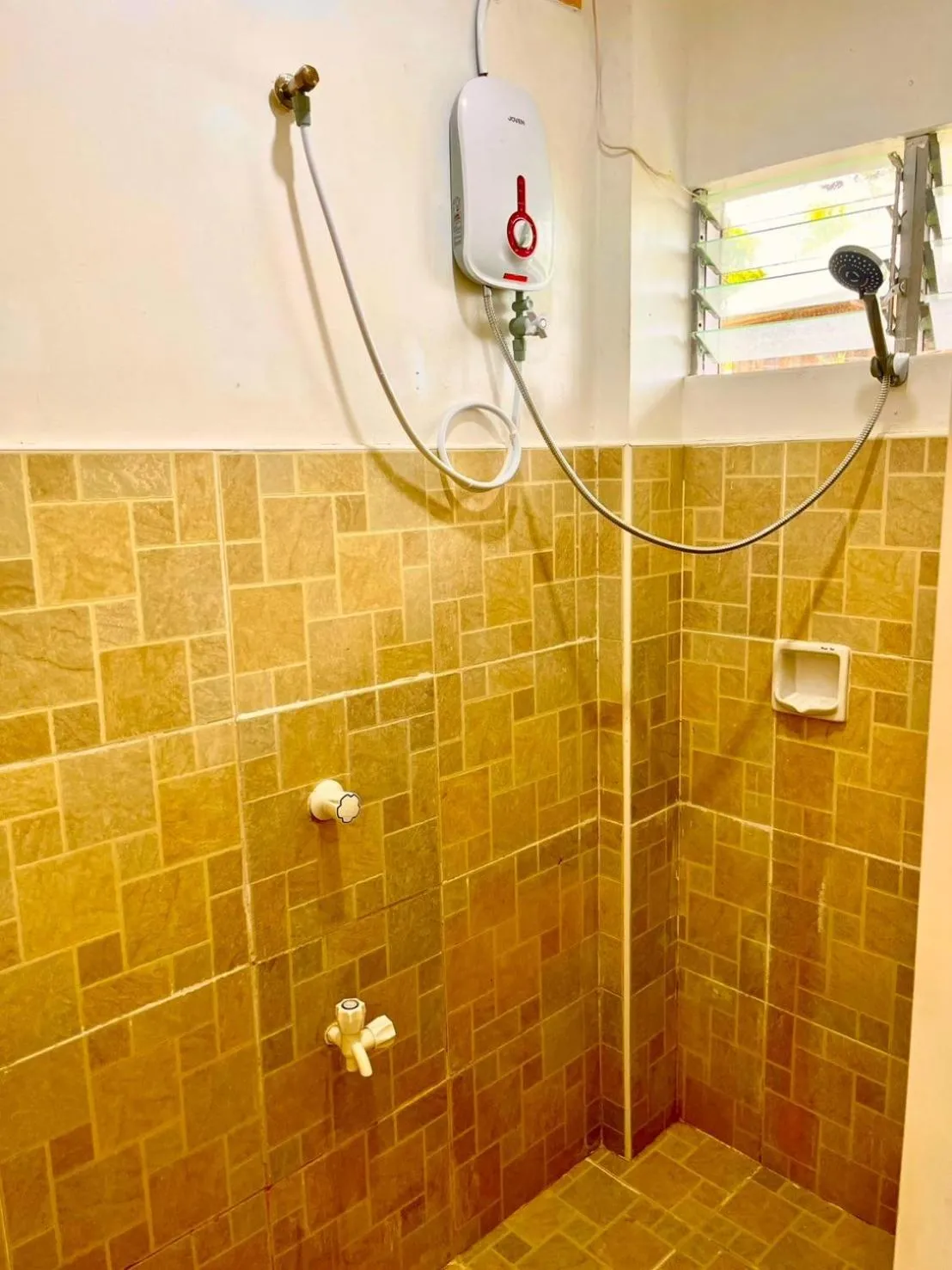 Shower in CHIISAI NATSU RESORT