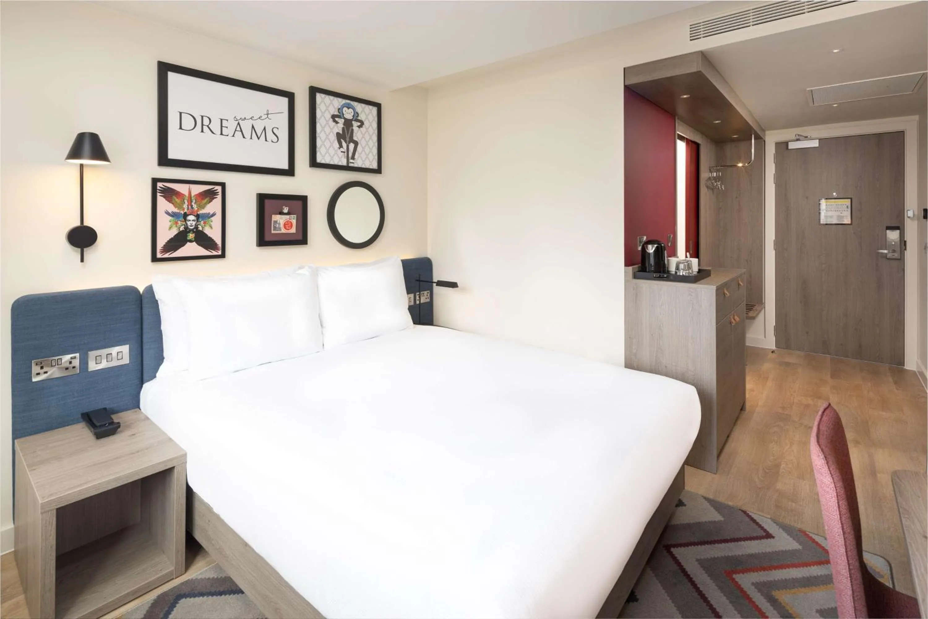 Bed in Hampton By Hilton London City