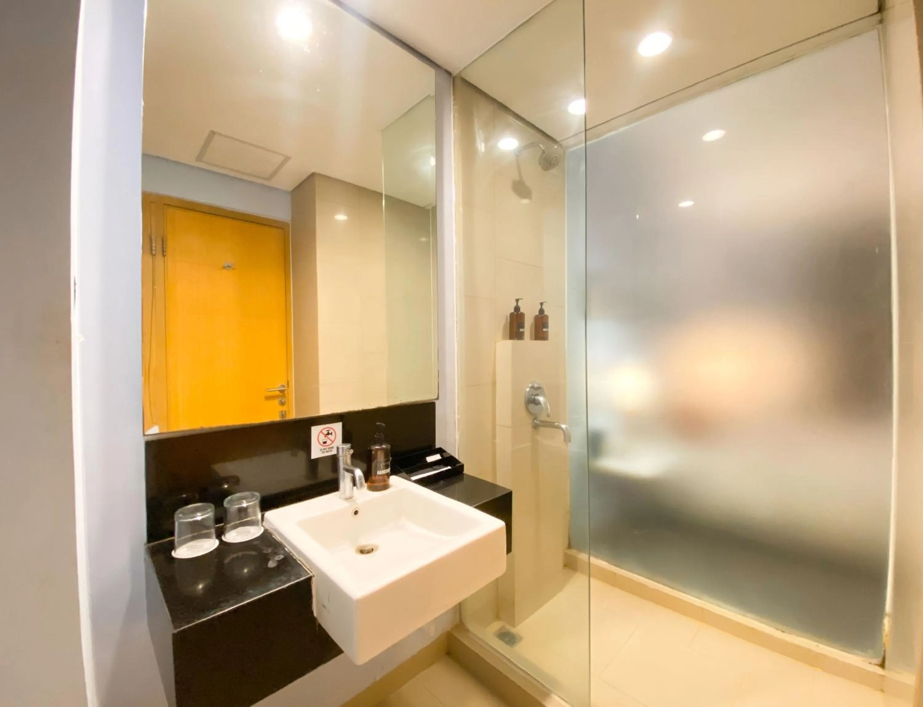 Bathroom in Luminor Hotel Metro Indah Bandung - Free Breakfast - Free Exclusive Gym - Free Aesthetic Afternoon Tea or Coffee