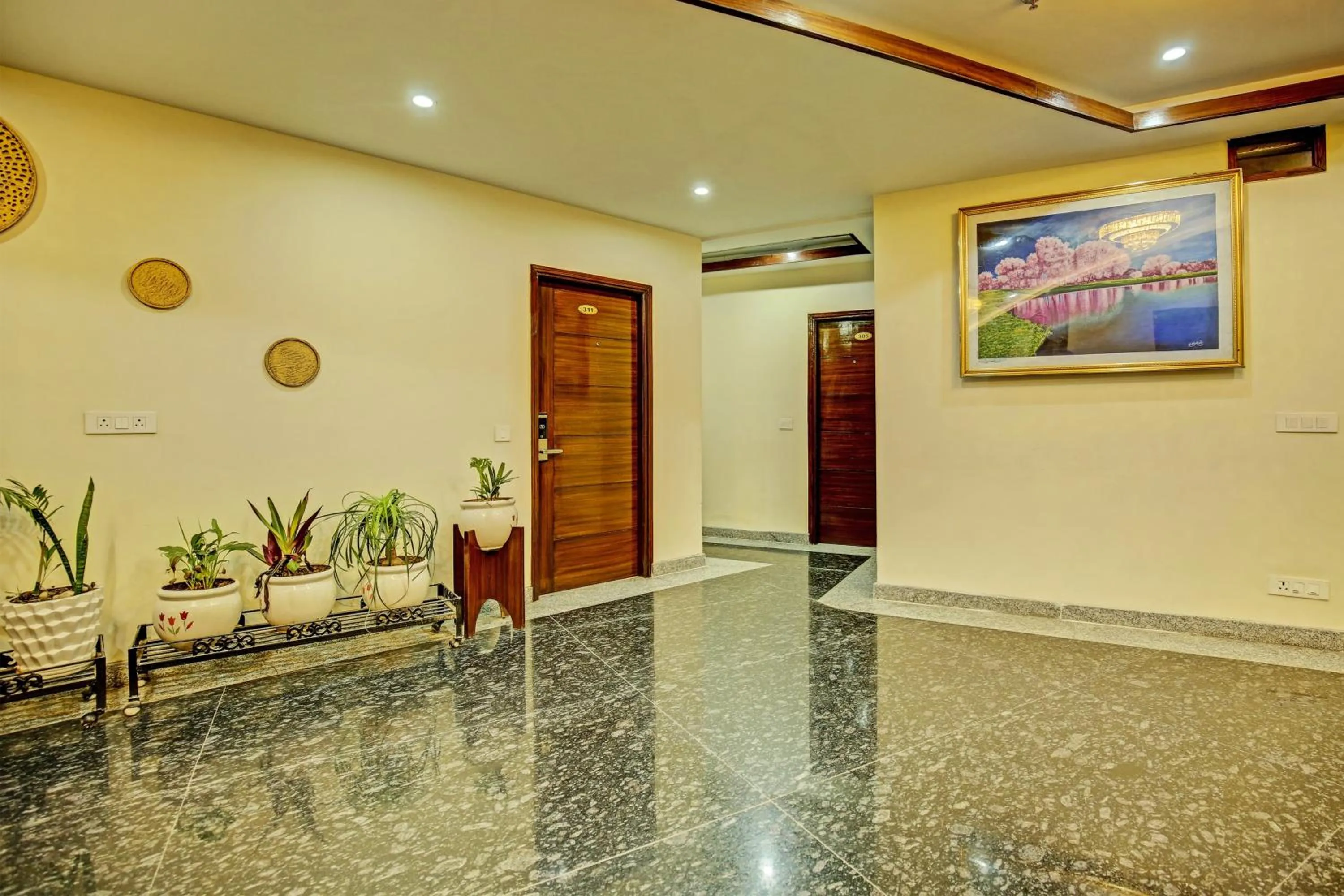 Lobby or reception in Super Townhouse Eastern View Formerly Vihaan Residency