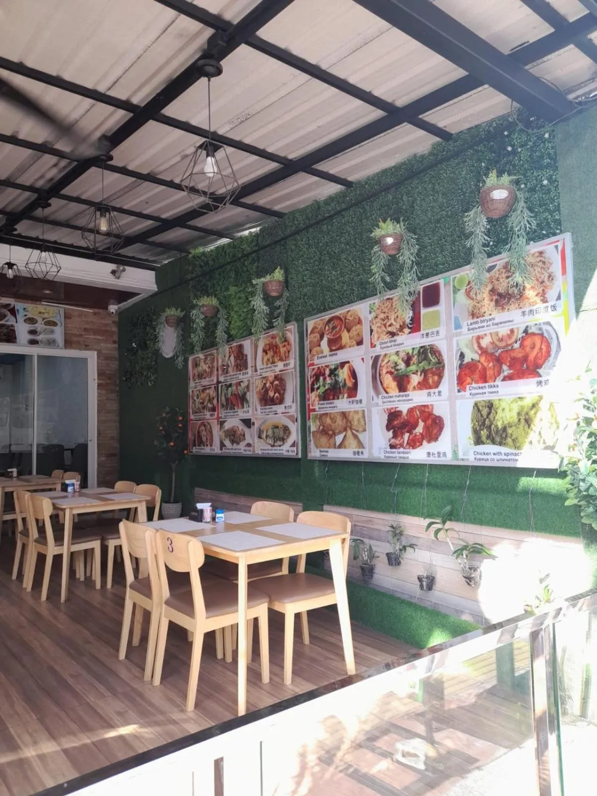 Restaurant/places to eat in Blue Planet Hotel