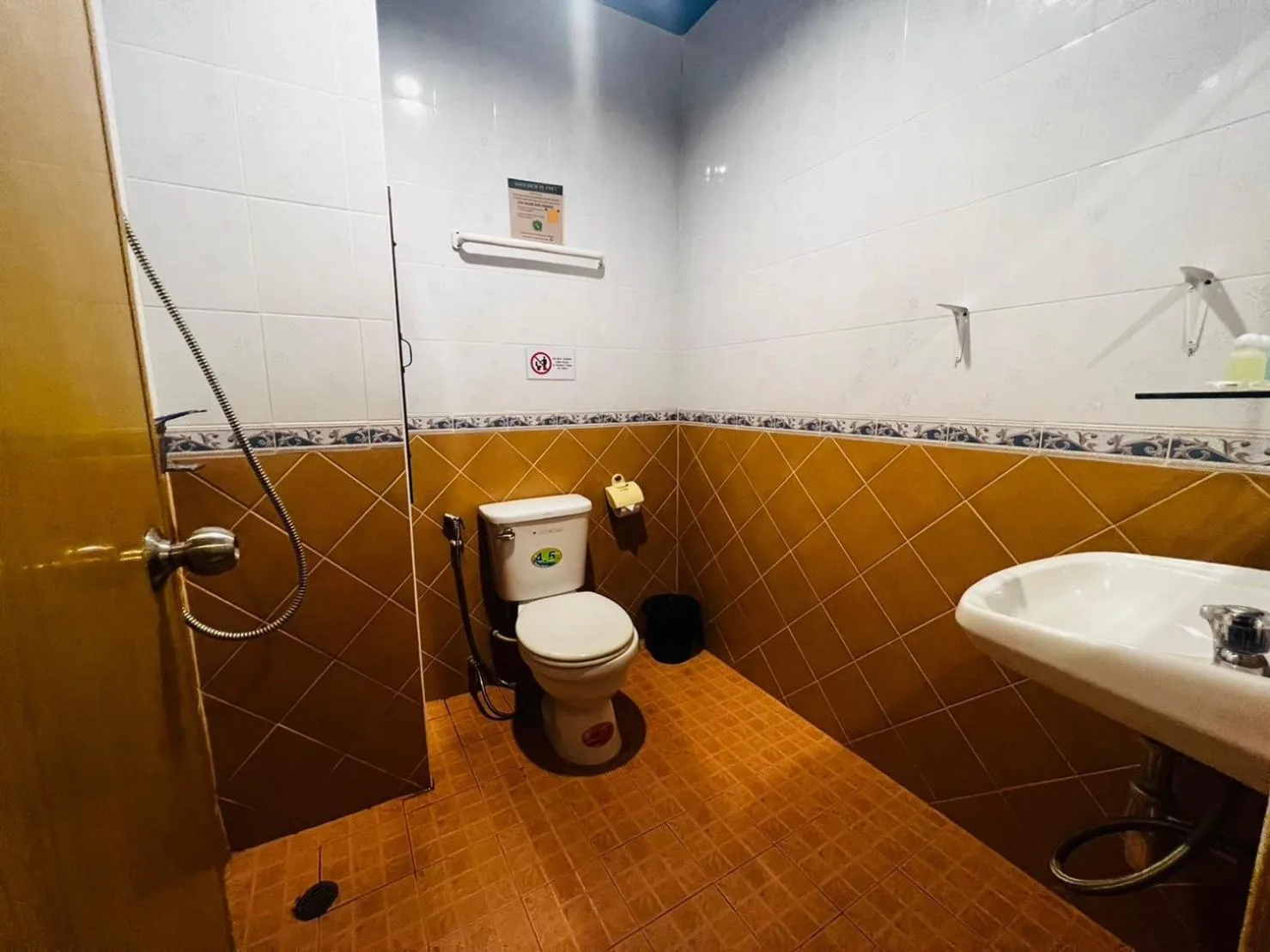 Toilet in Blue Planet Hotel