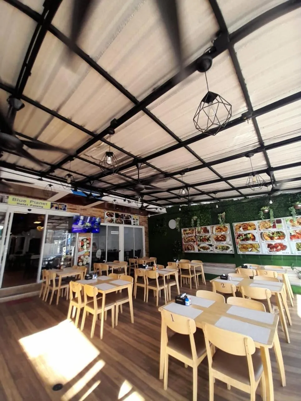 Restaurant/places to eat in Blue Planet Hotel