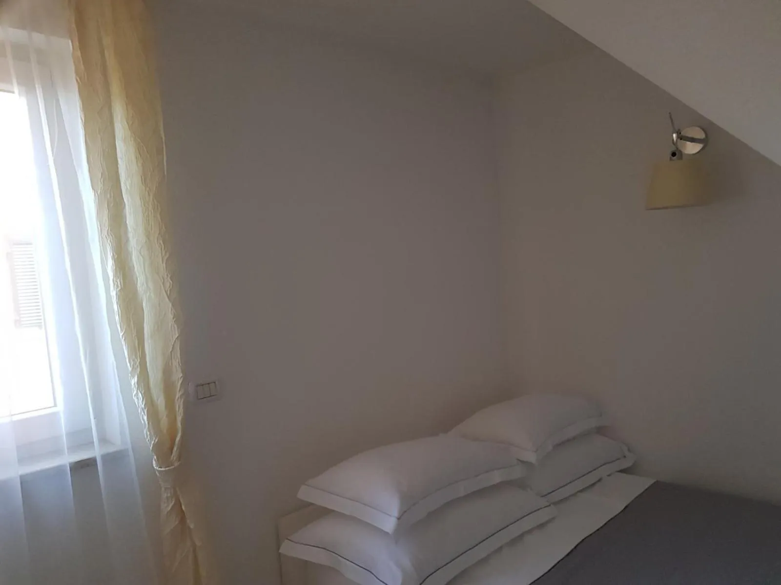 Bed in Apartments Fontana Zambratija