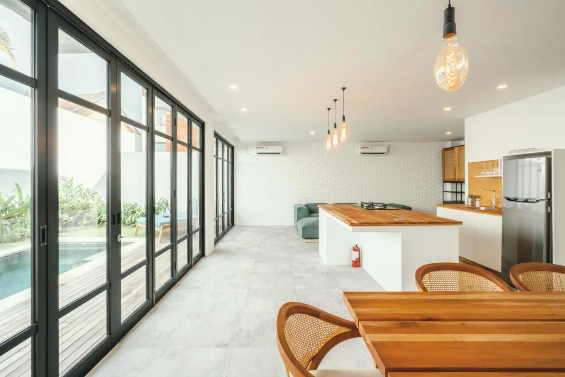 Kitchen or kitchenette in Umalas Living Villa