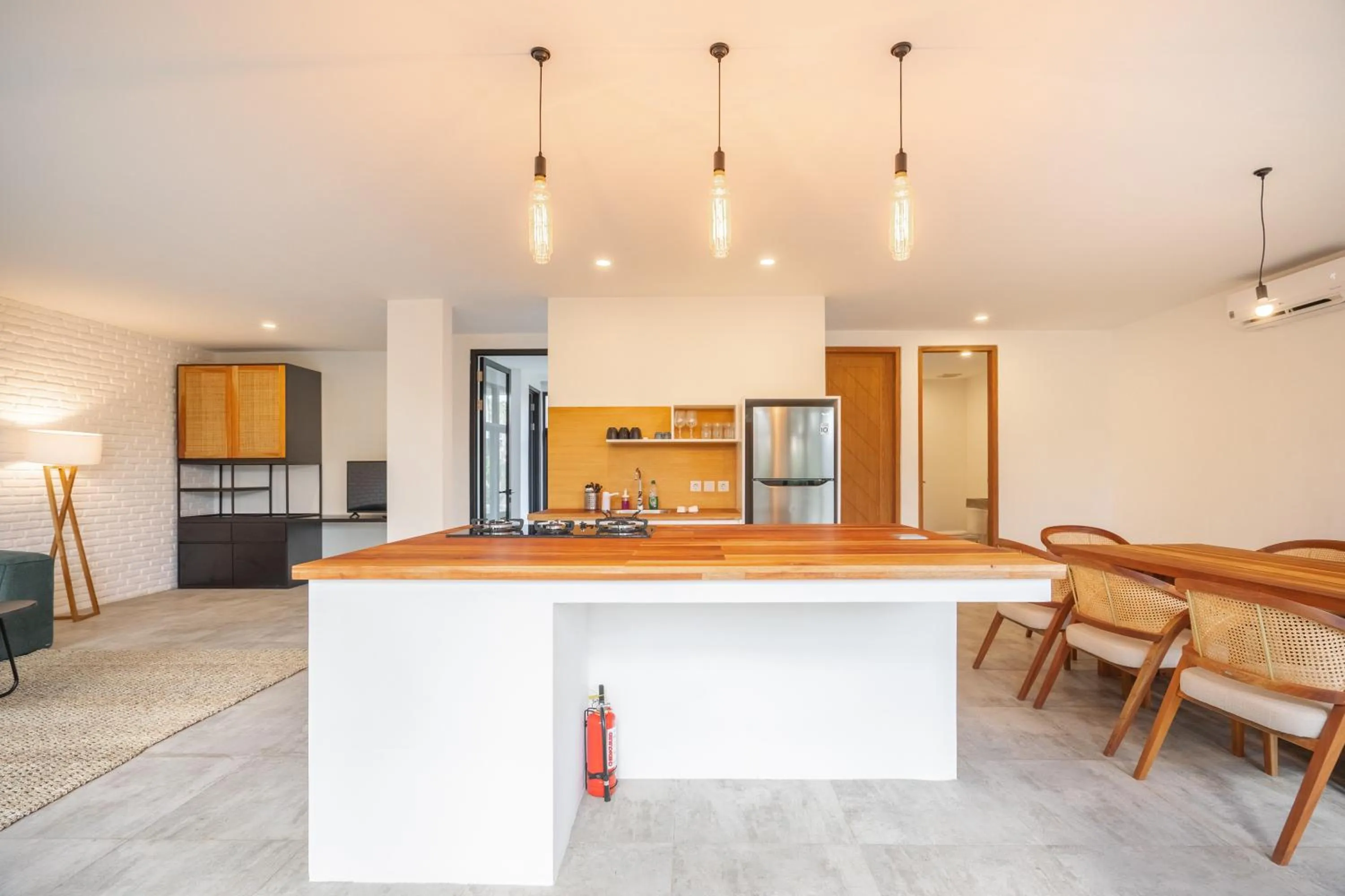 Kitchen or kitchenette in Umalas Living Villa