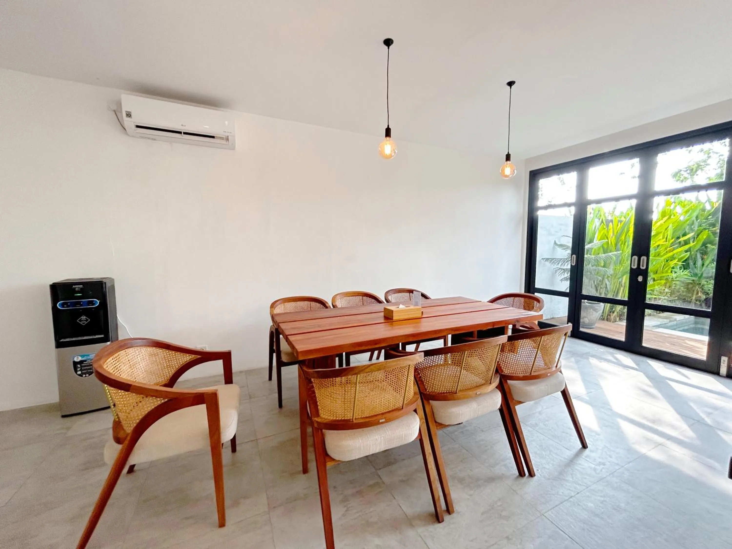 Dining area in Umalas Living Villa