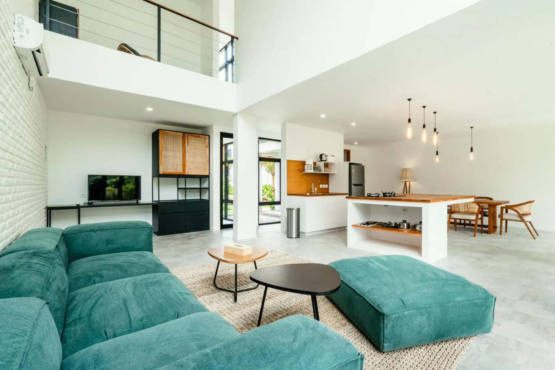 Kitchen or kitchenette in Umalas Living Villa