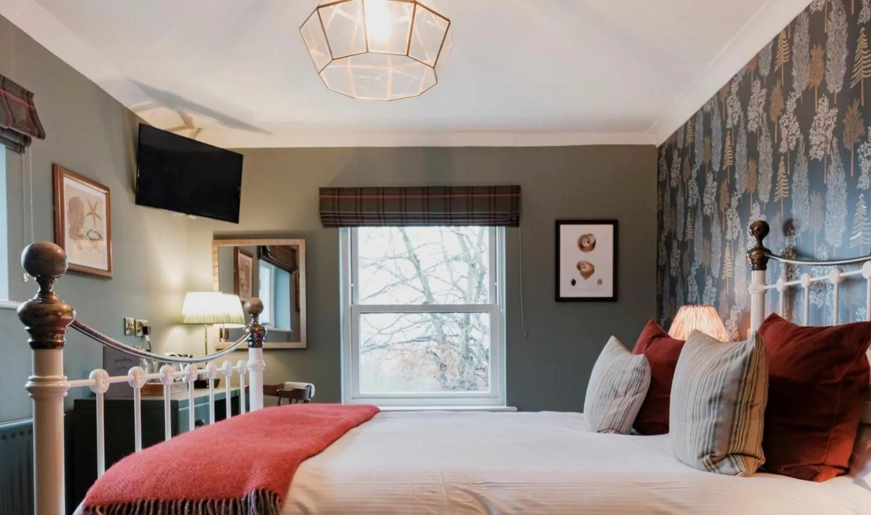 Photo of the whole room, Bed in Fisherman's Haunt Hotel