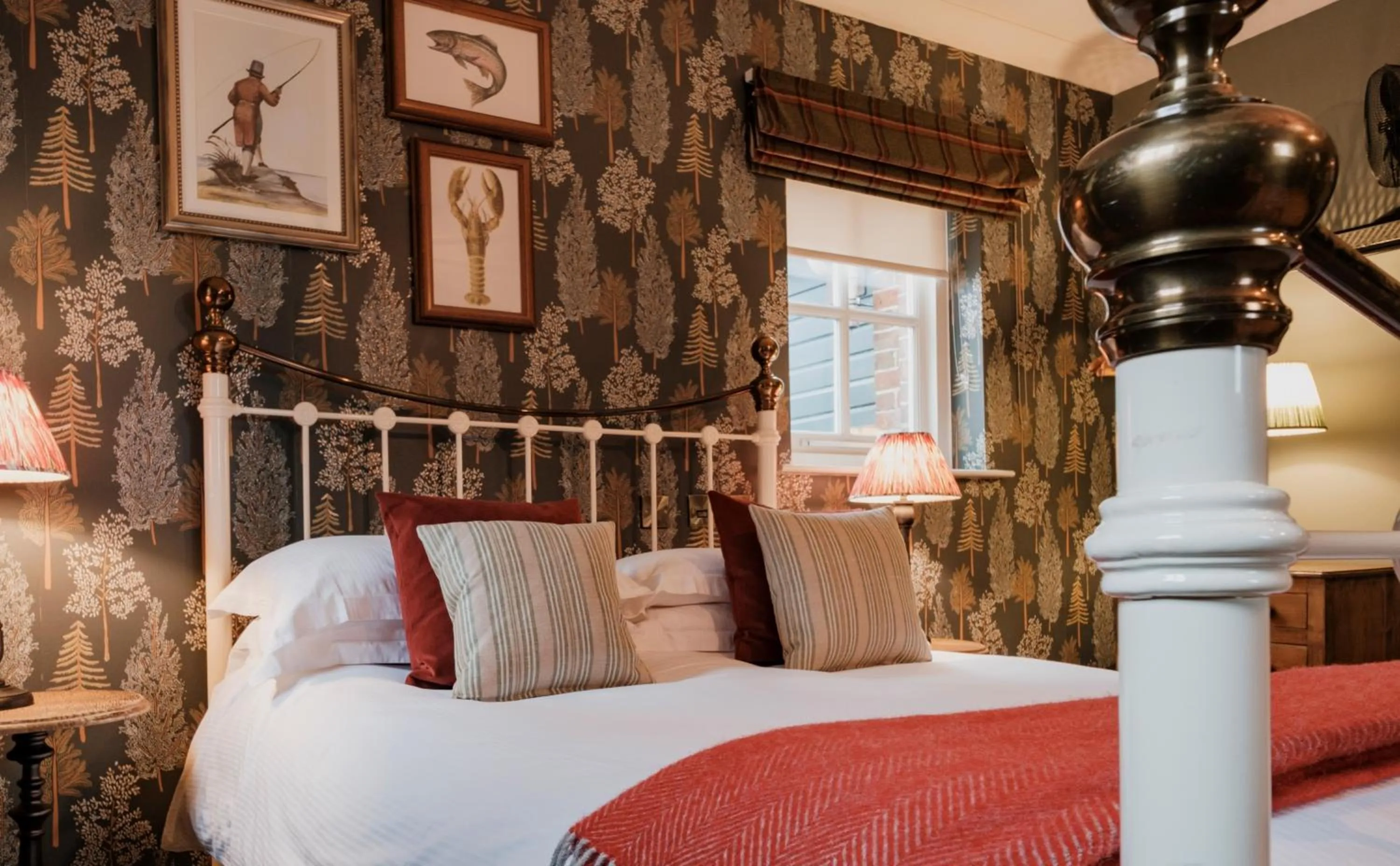 Bed in Fisherman's Haunt Hotel