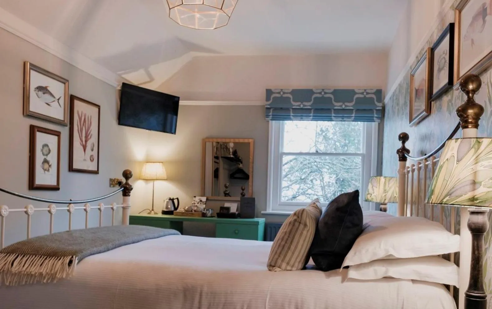 Photo of the whole room, Bed in Fisherman's Haunt Hotel