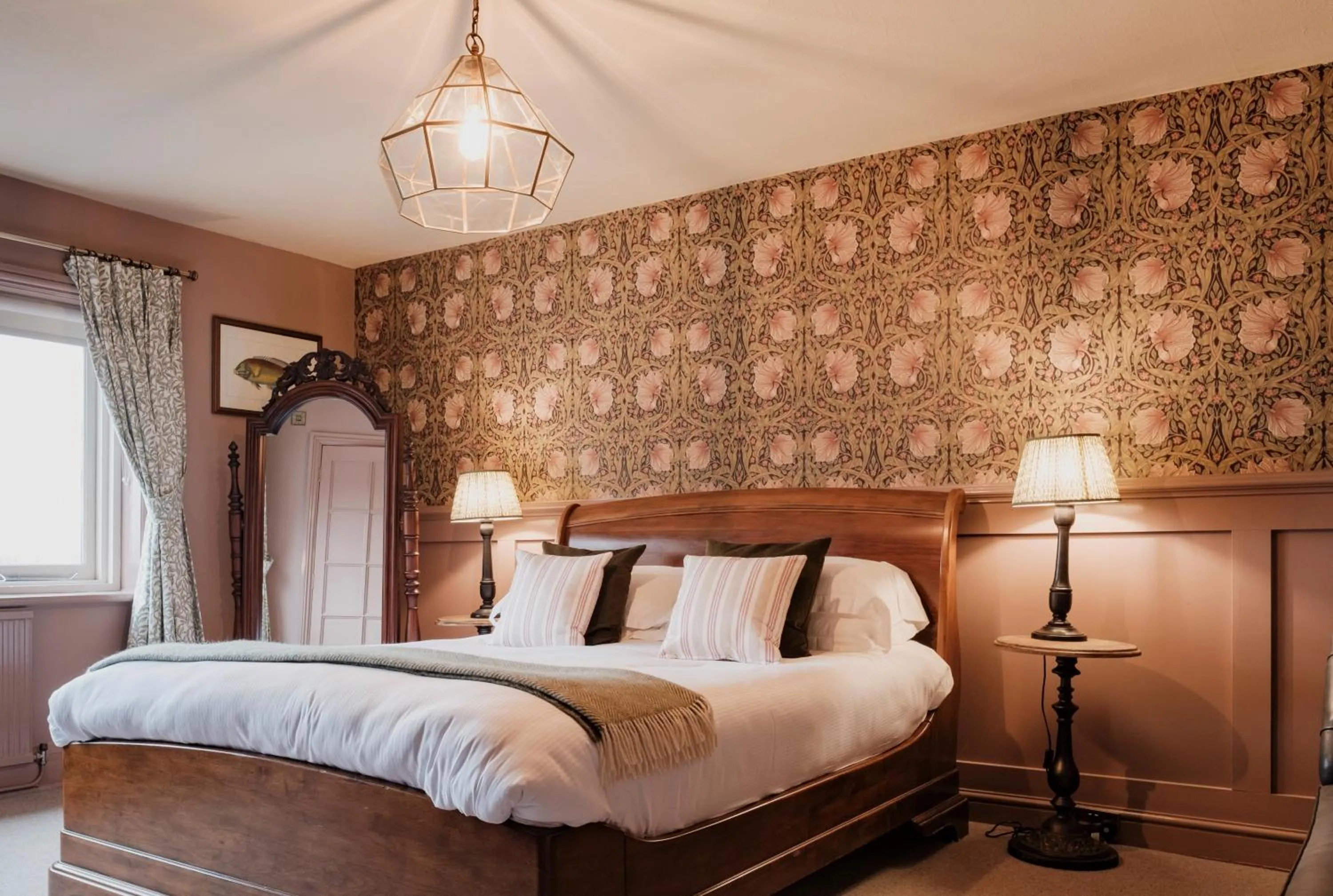 Bed in Fisherman's Haunt Hotel