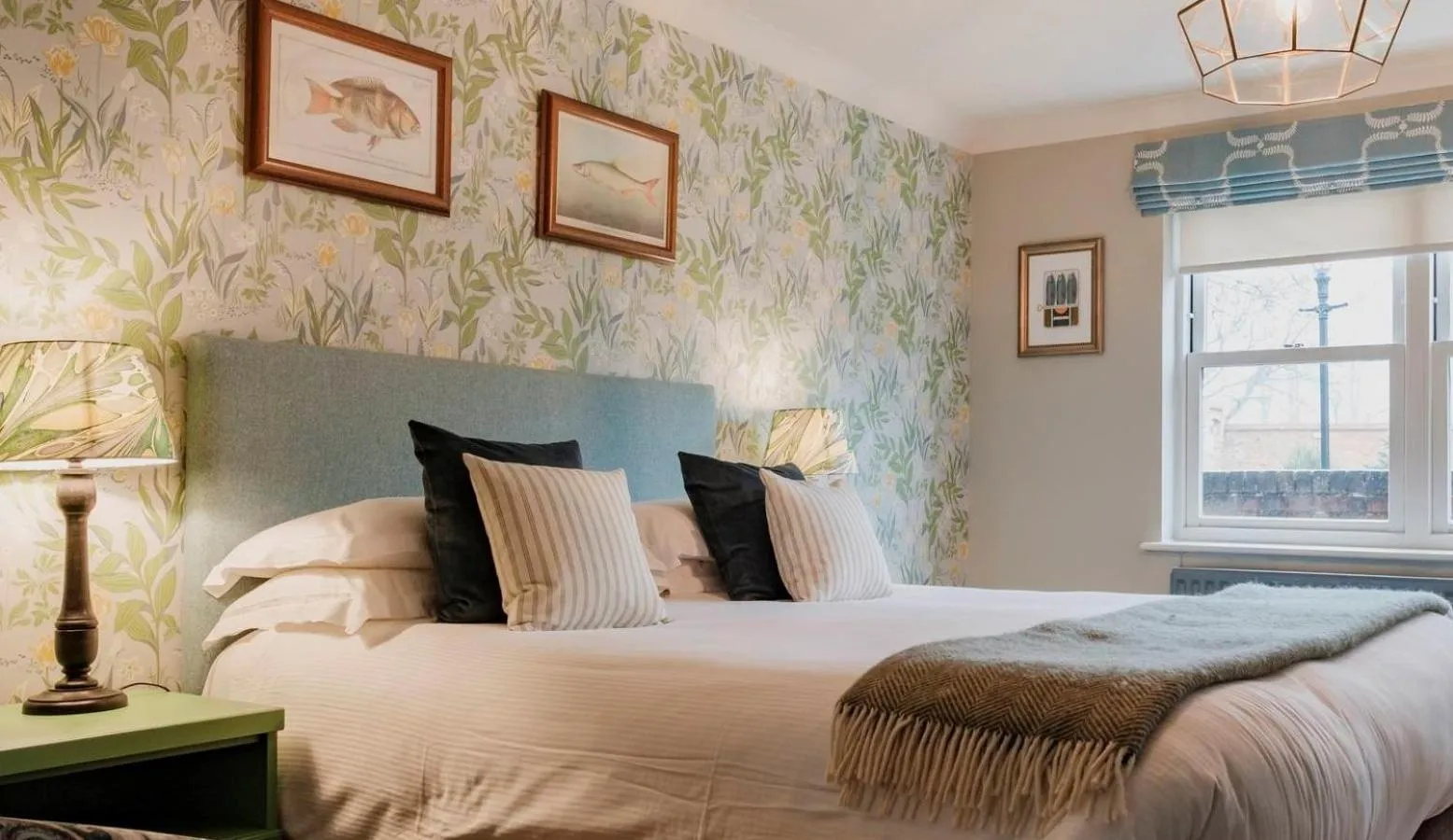 Bed in Fisherman's Haunt Hotel