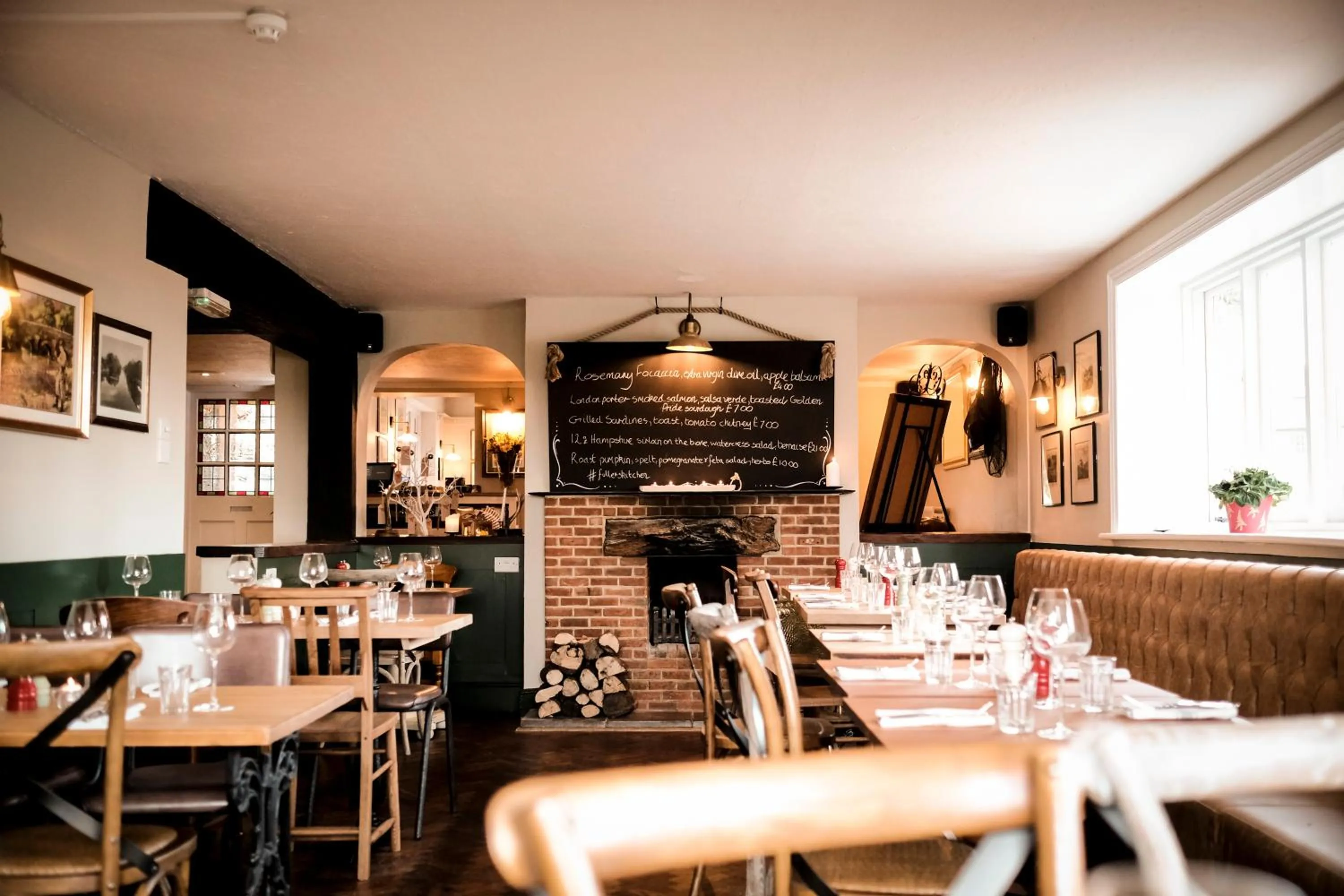 Restaurant/places to eat in Fisherman's Haunt Hotel