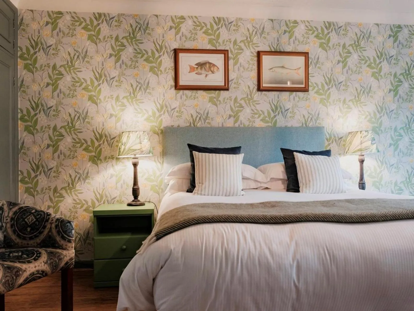 Photo of the whole room, Bed in Fisherman's Haunt Hotel