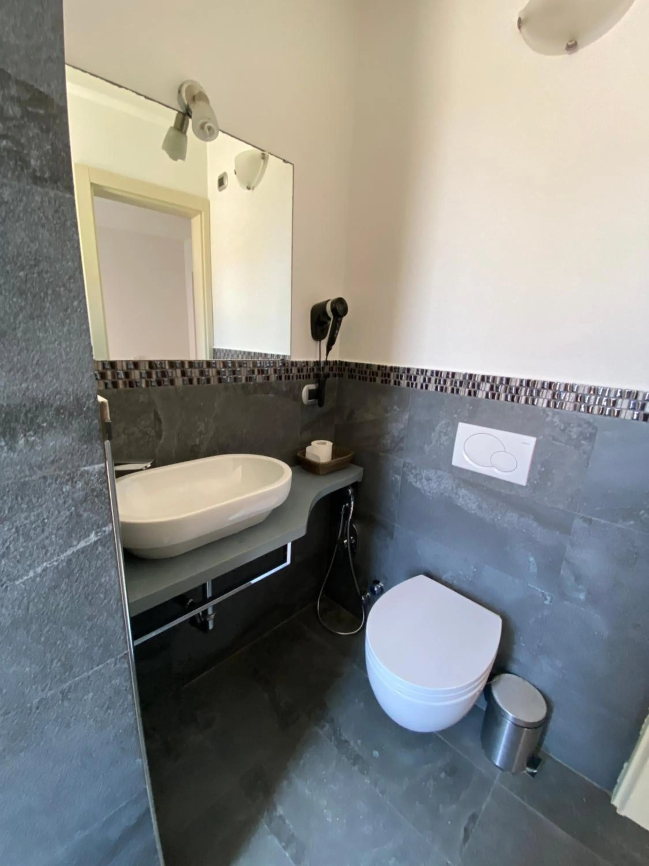 Toilet in Pensione Sorriso