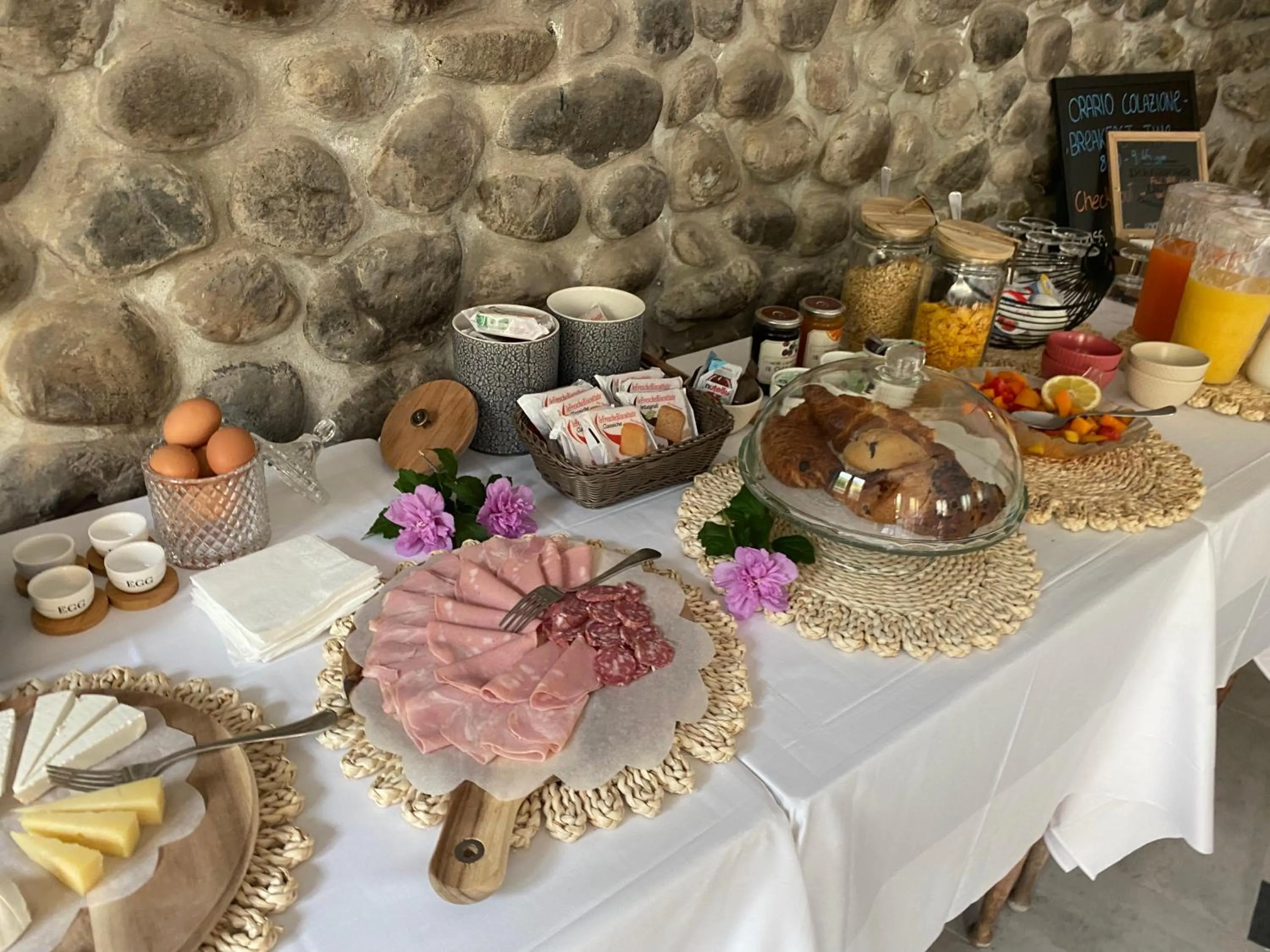 Buffet breakfast in Pensione Sorriso