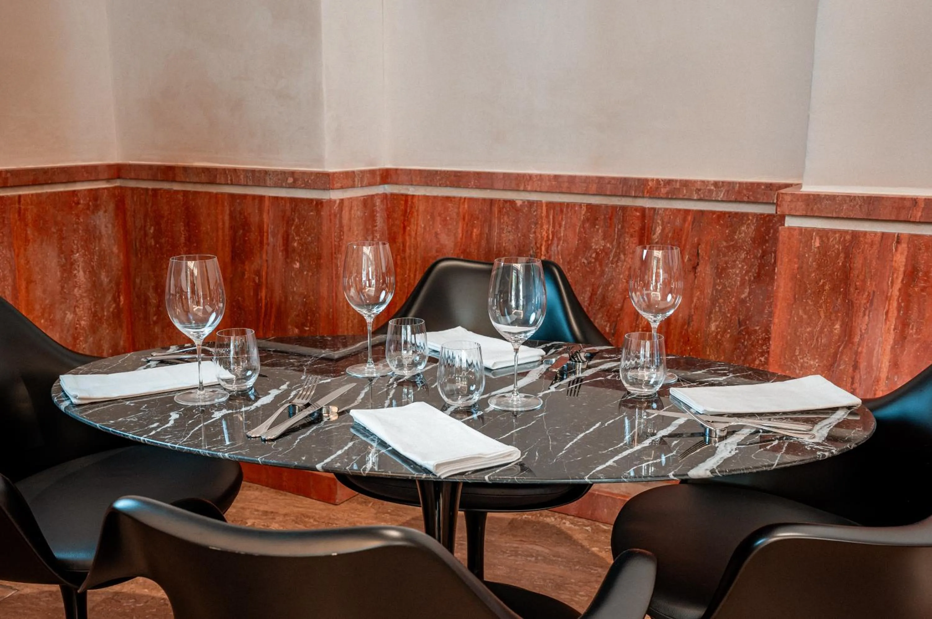 Restaurant/places to eat in Hotel Via Veneto