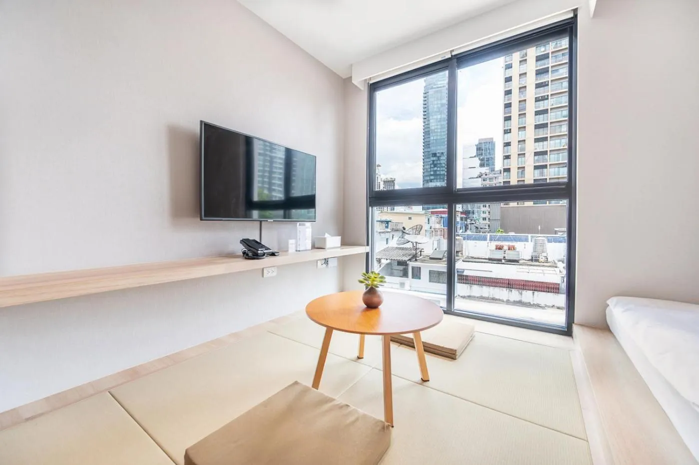 Communal lounge/ TV room in LiveZen Bangkok Sukhumvit