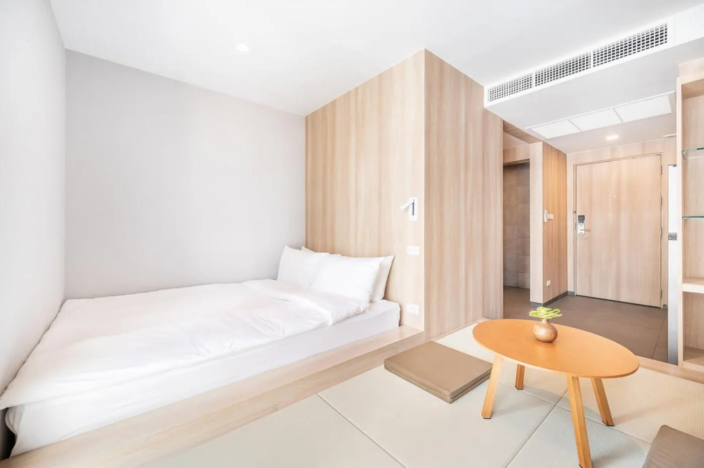 Bed in LiveZen Bangkok Sukhumvit