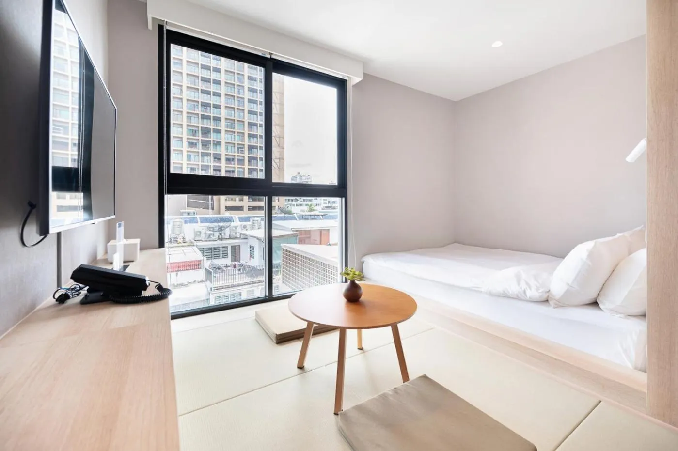 Bed in LiveZen Bangkok Sukhumvit