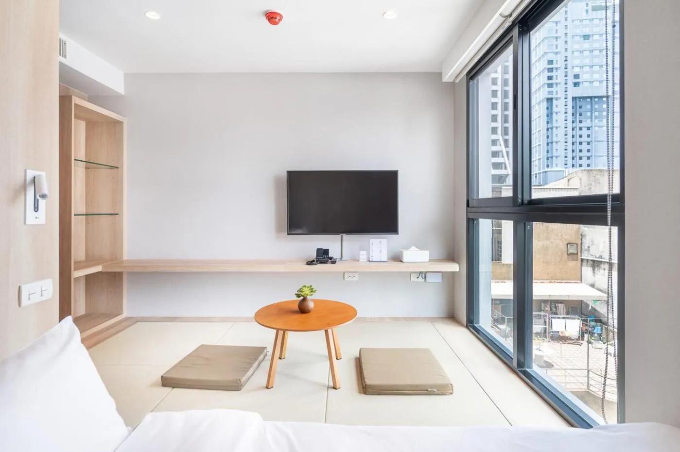 Bed in LiveZen Bangkok Sukhumvit