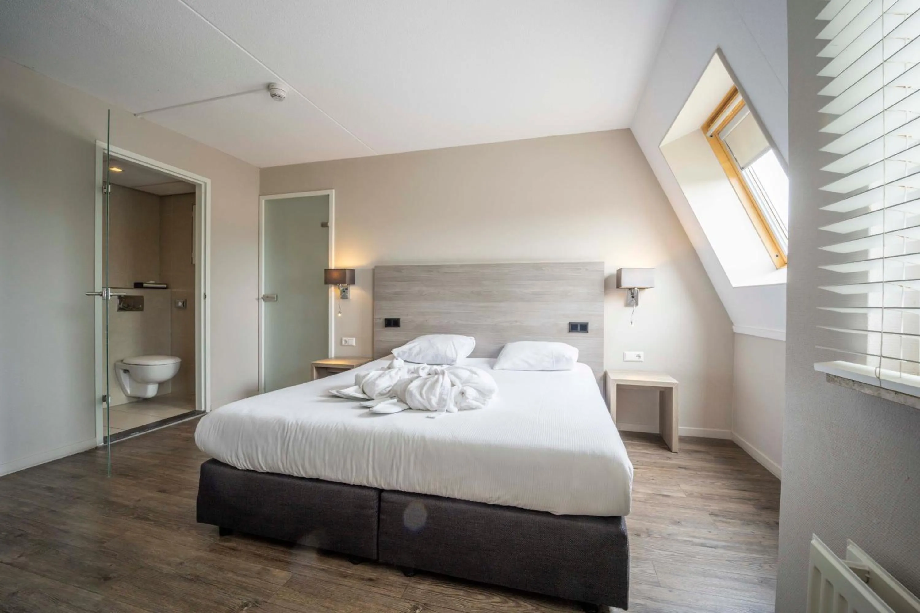 Photo of the whole room, Bed in Fletcher Zuiderduin Beachhotel