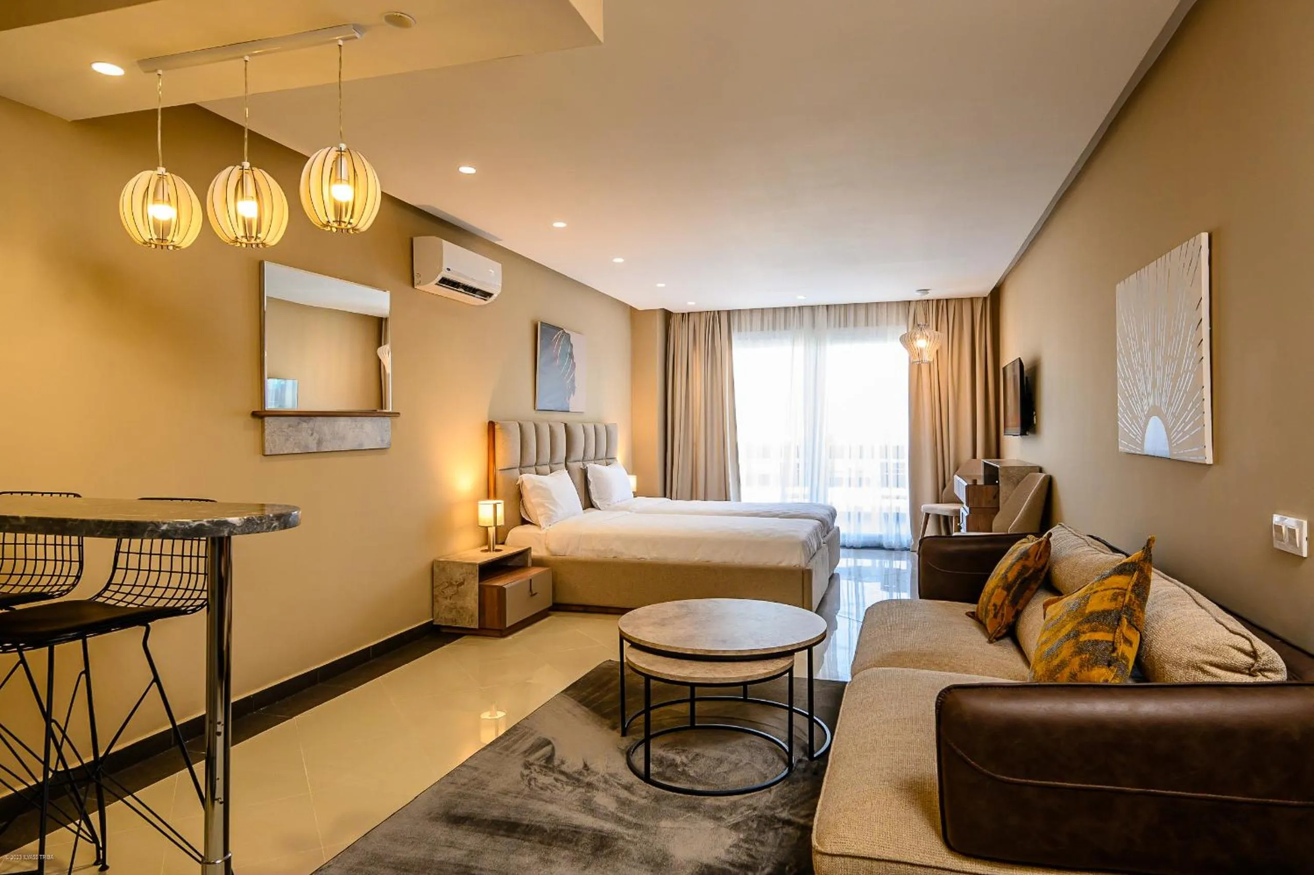 Living room, Bed in PLAYA DEL PACHA Suites Hotel