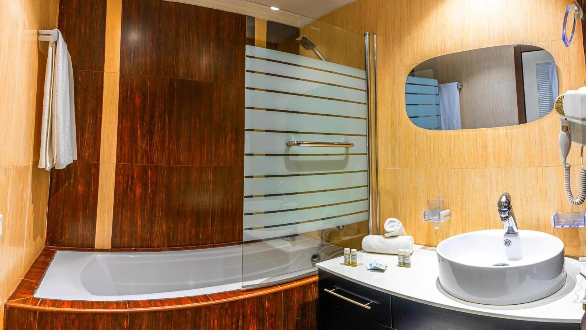 PLAYA DEL PACHA Suites Hotel