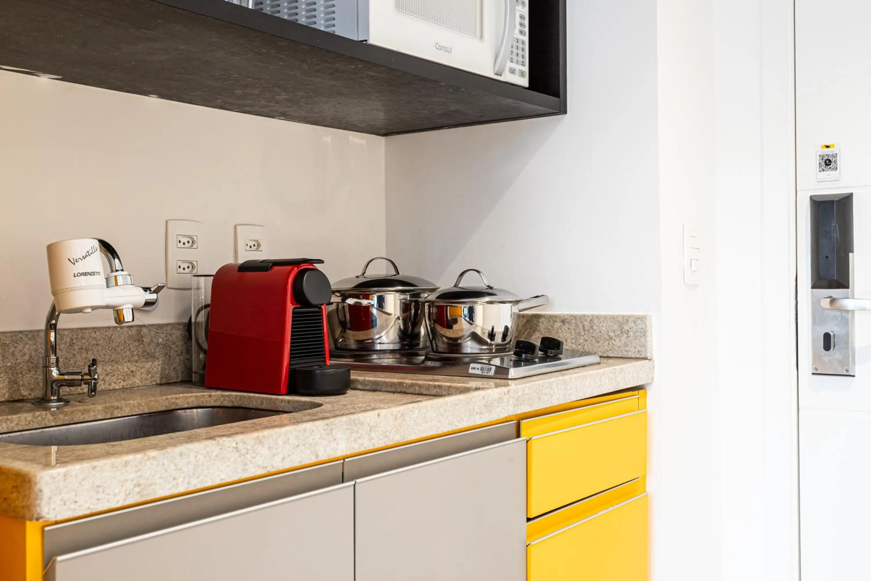 Coffee/tea facilities in KASA by Viva - Prédio completo ao lado da Faria Lima