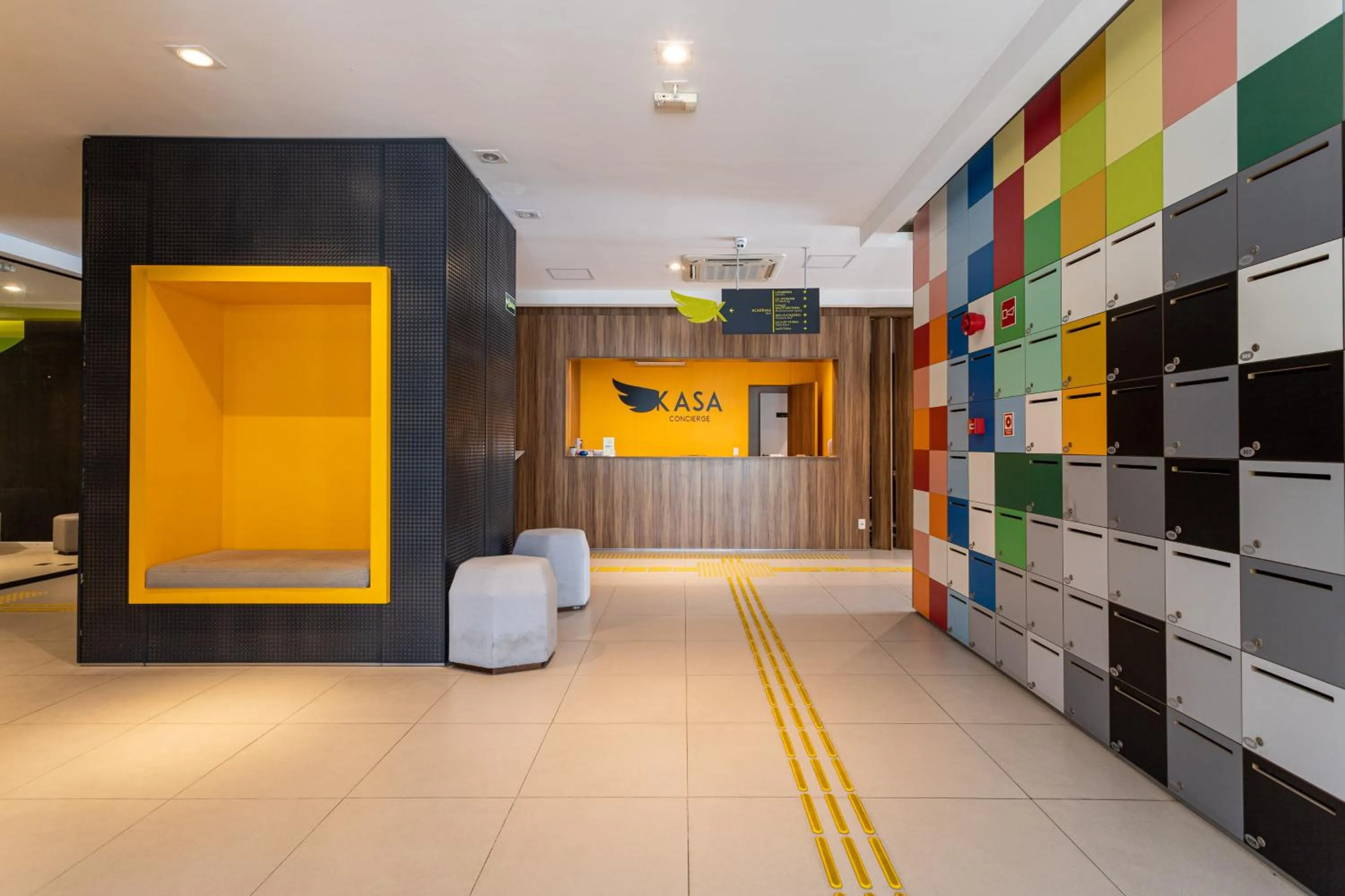 Living room in KASA by Viva - Prédio completo ao lado da Faria Lima