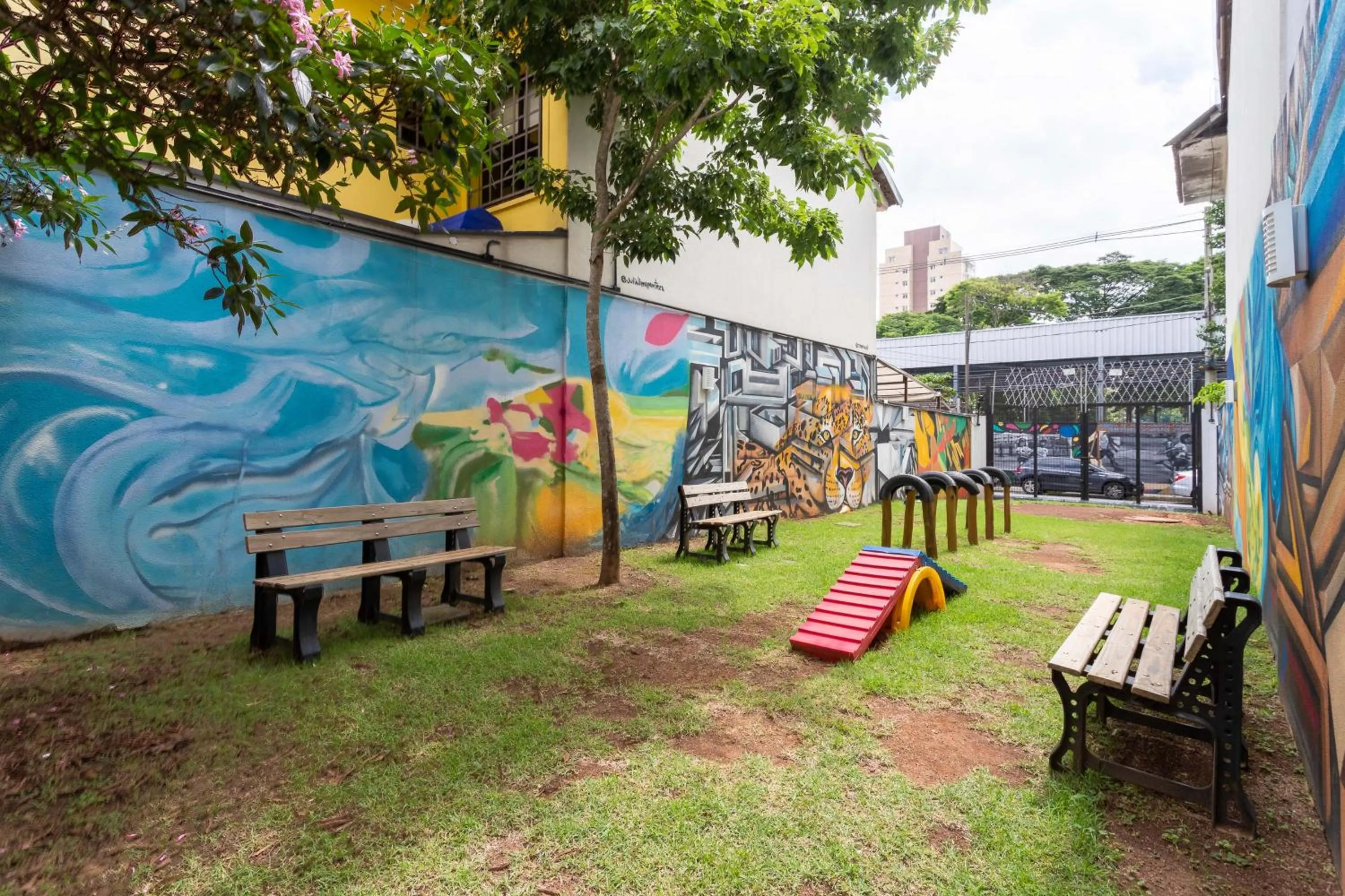 Garden view in KASA by Viva - Prédio completo ao lado da Faria Lima