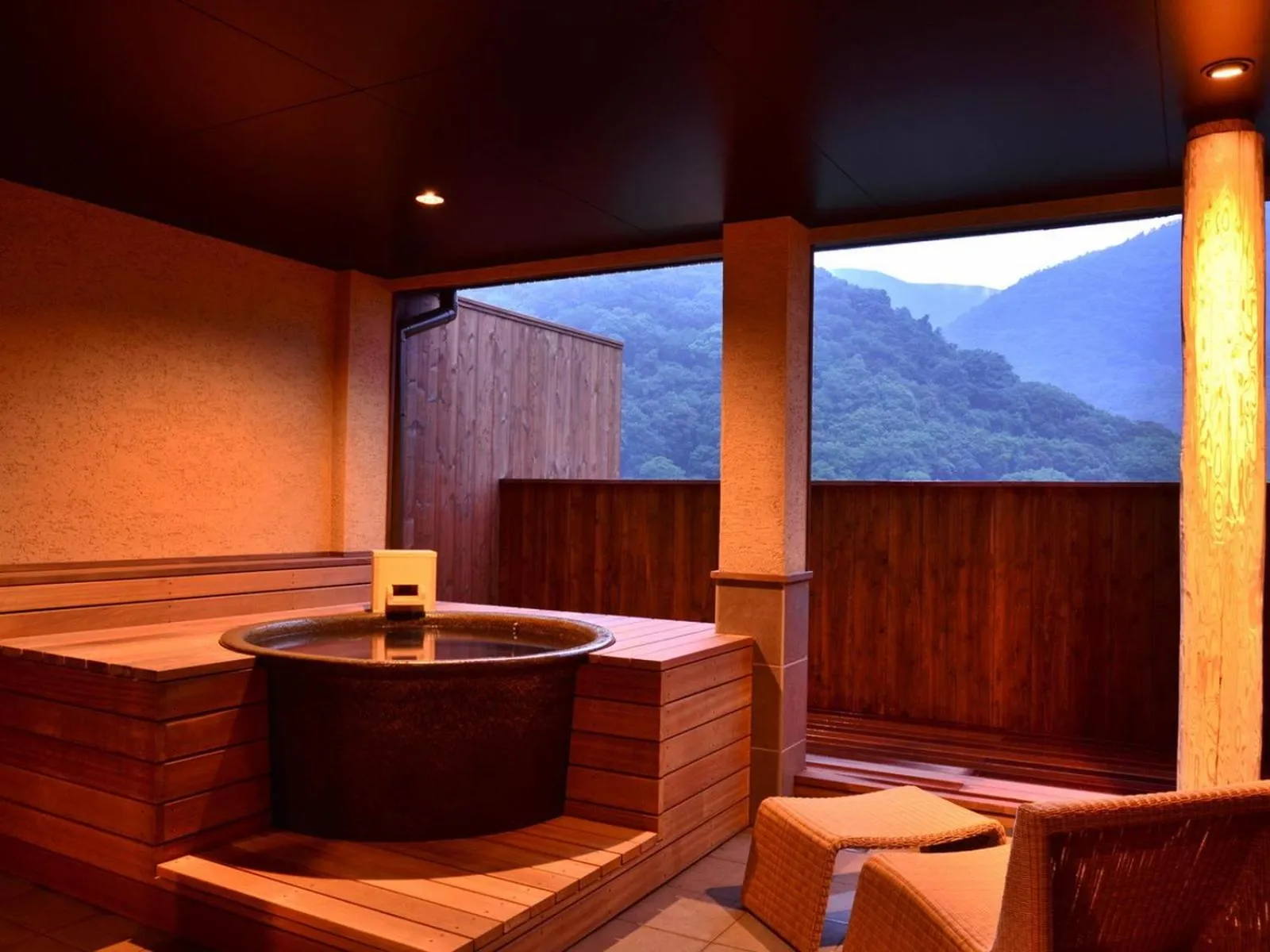 Hot Spring Bath in Hatago Kintoen