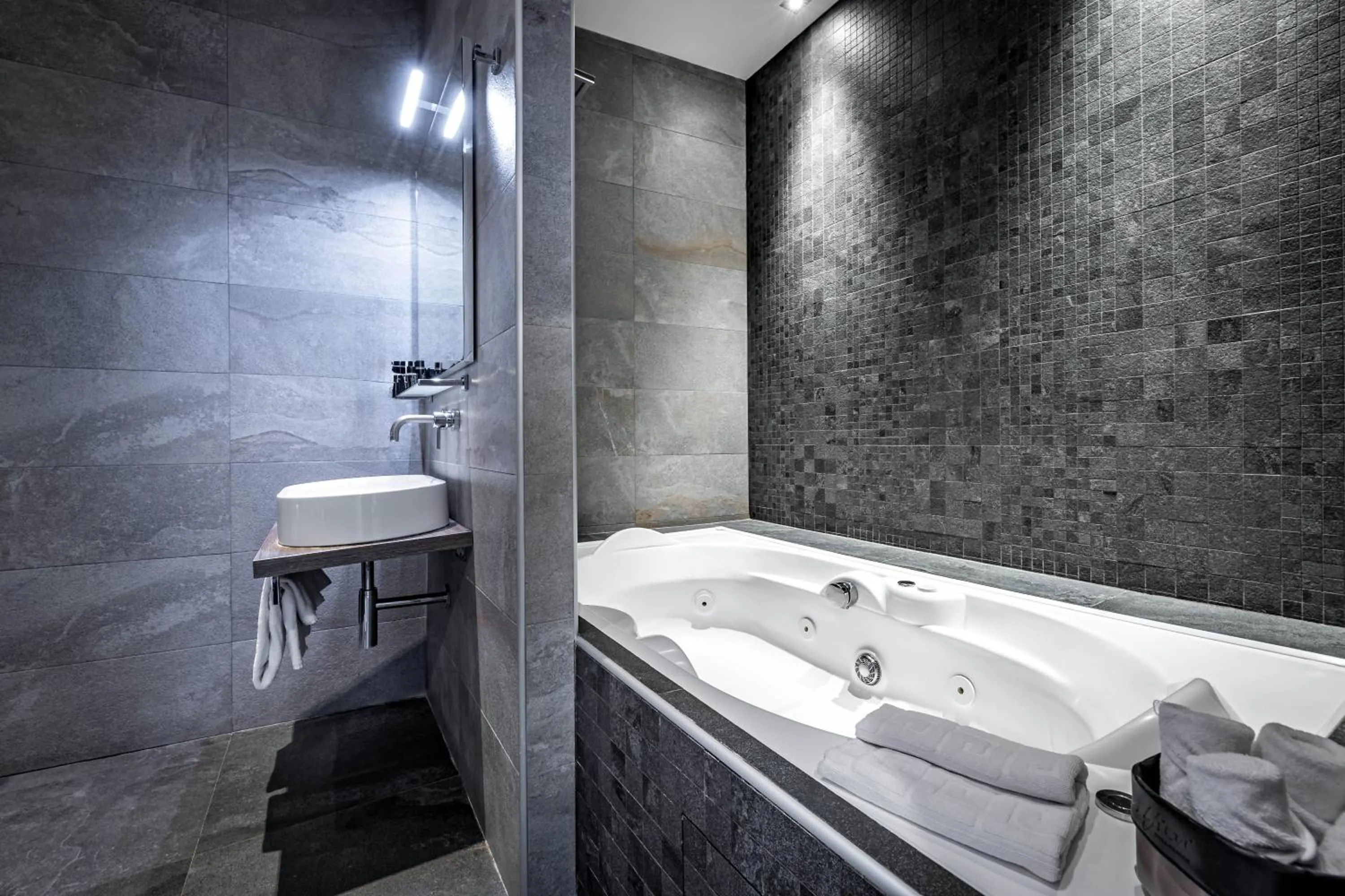 Hot Tub in Palazzo Alfieri - Place of Charme