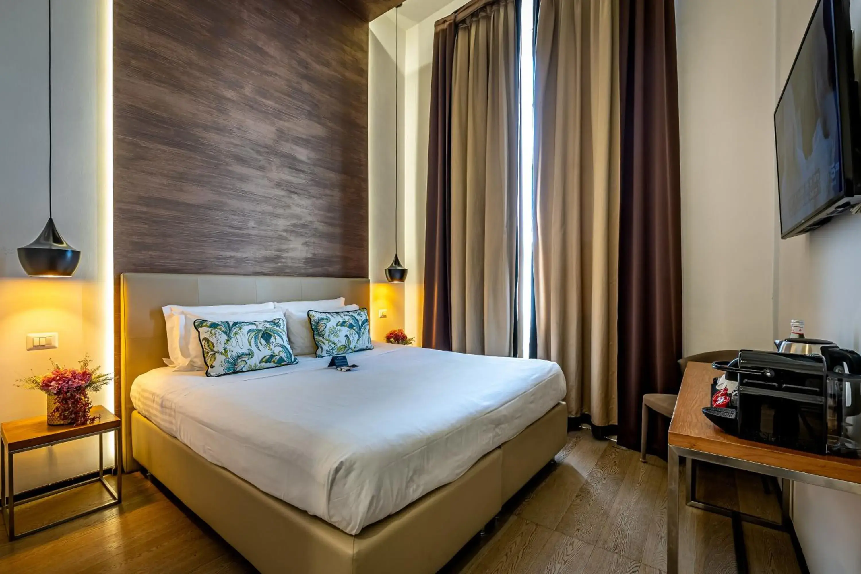 Deluxe Double Room with River View in Palazzo Alfieri Residenza D'Epoca Deluxe Double Room with River View in Palazzo Alfieri Residenza D'Epoca