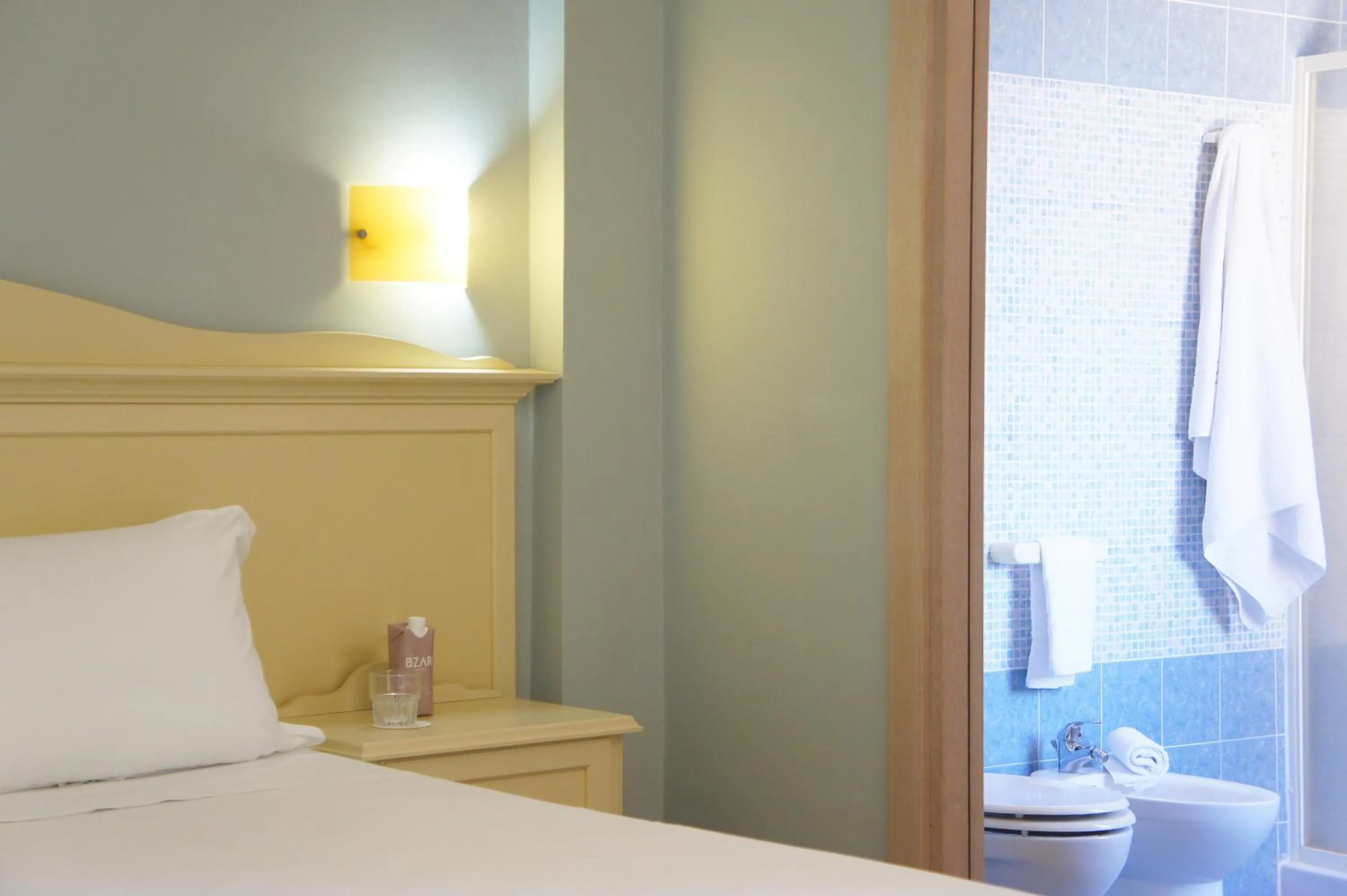 Bathroom, Bed in Hotel le Muse