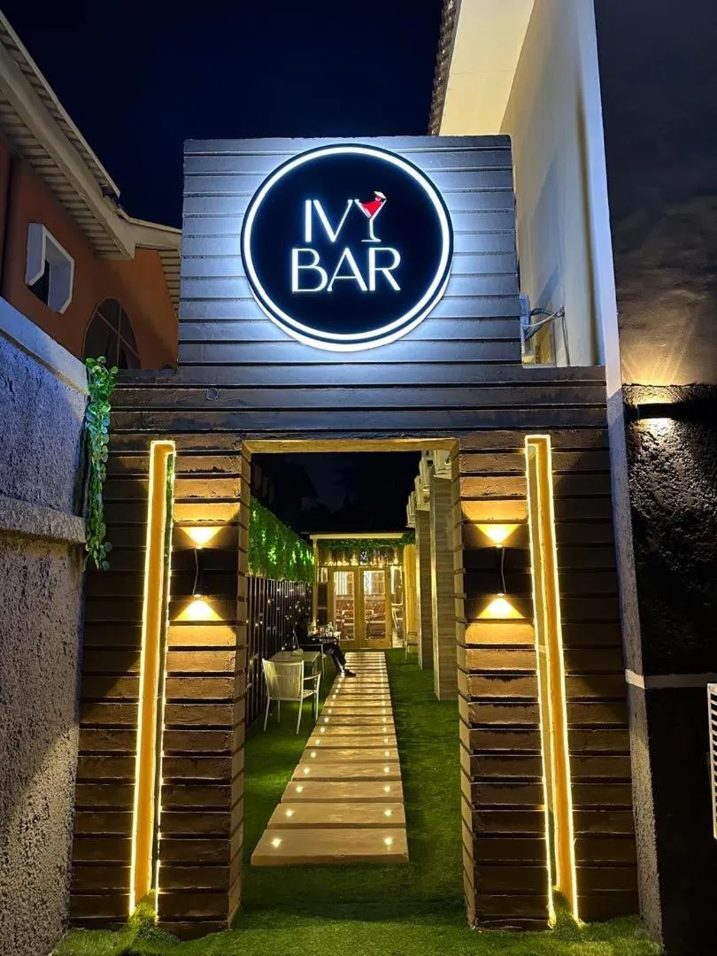 Restaurant/places to eat in ONYX AND IVY HOMES