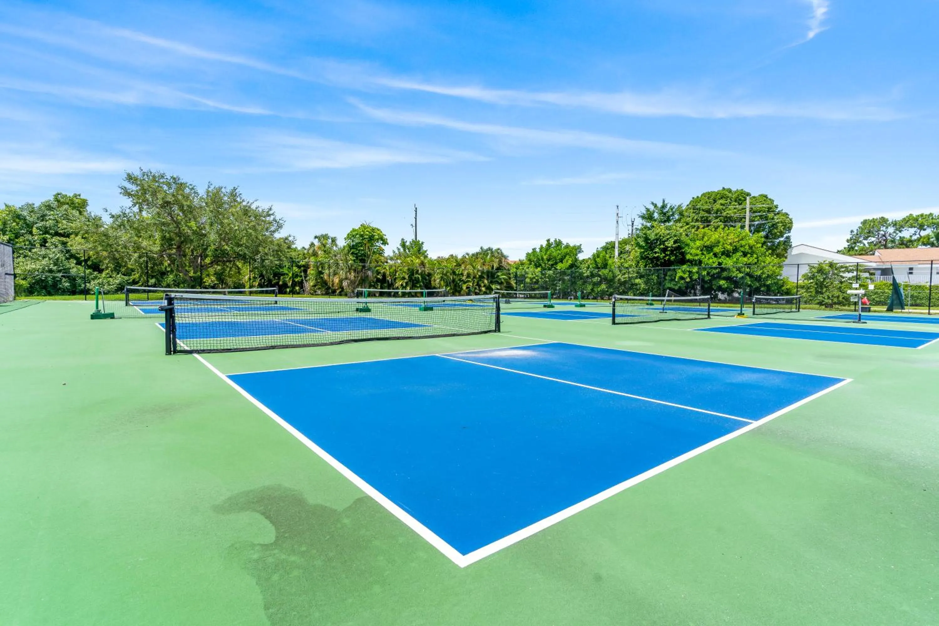 Tennis court in Park Shore Resort