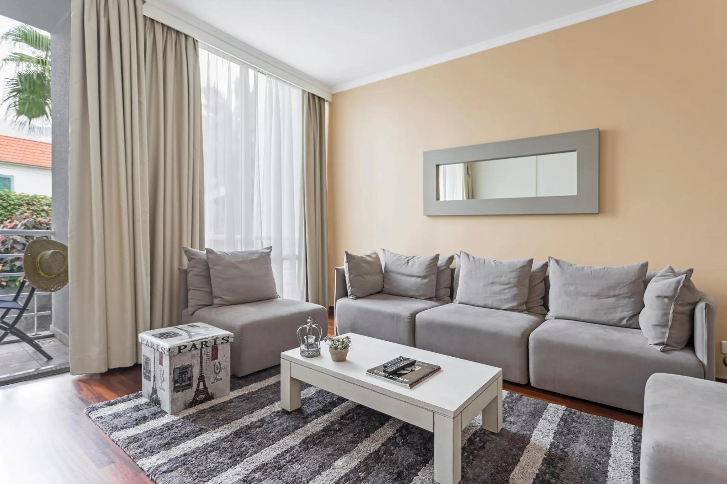 Balcony/Terrace in Achada I by An Island Apart