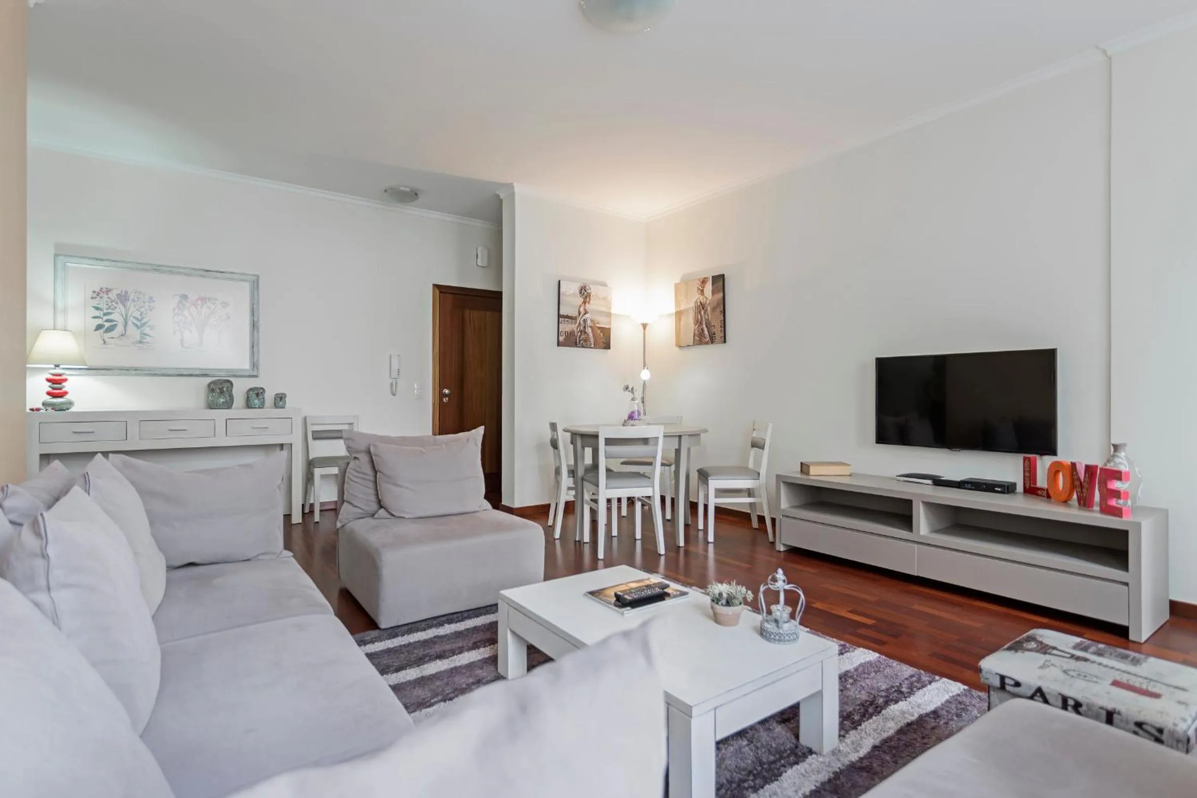 TV and multimedia in Achada I by An Island Apart