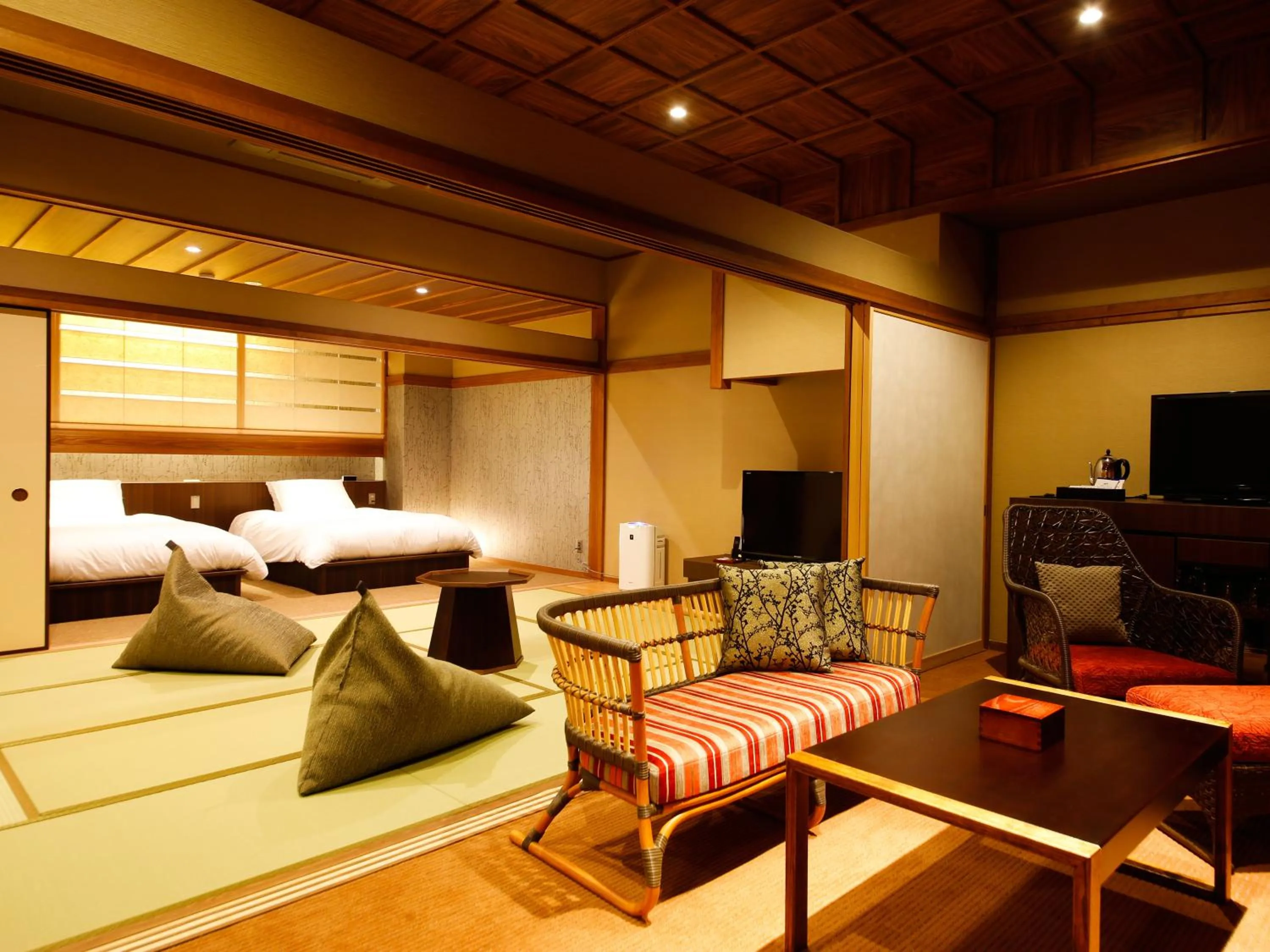 Living room, Bed in Awaji Hamarikyu