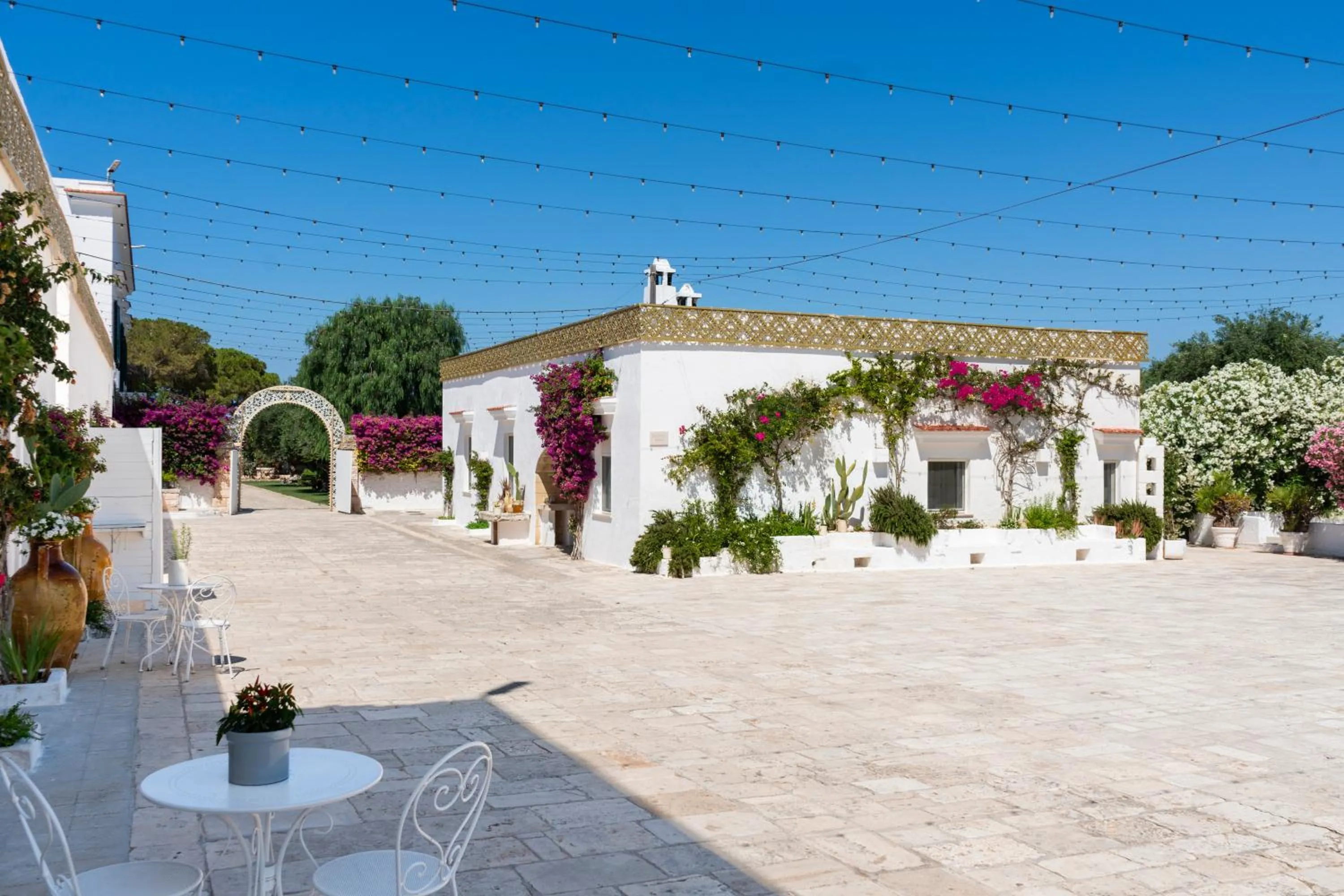 Inner courtyard view in Masseria San Nicola Savelletri - B&B