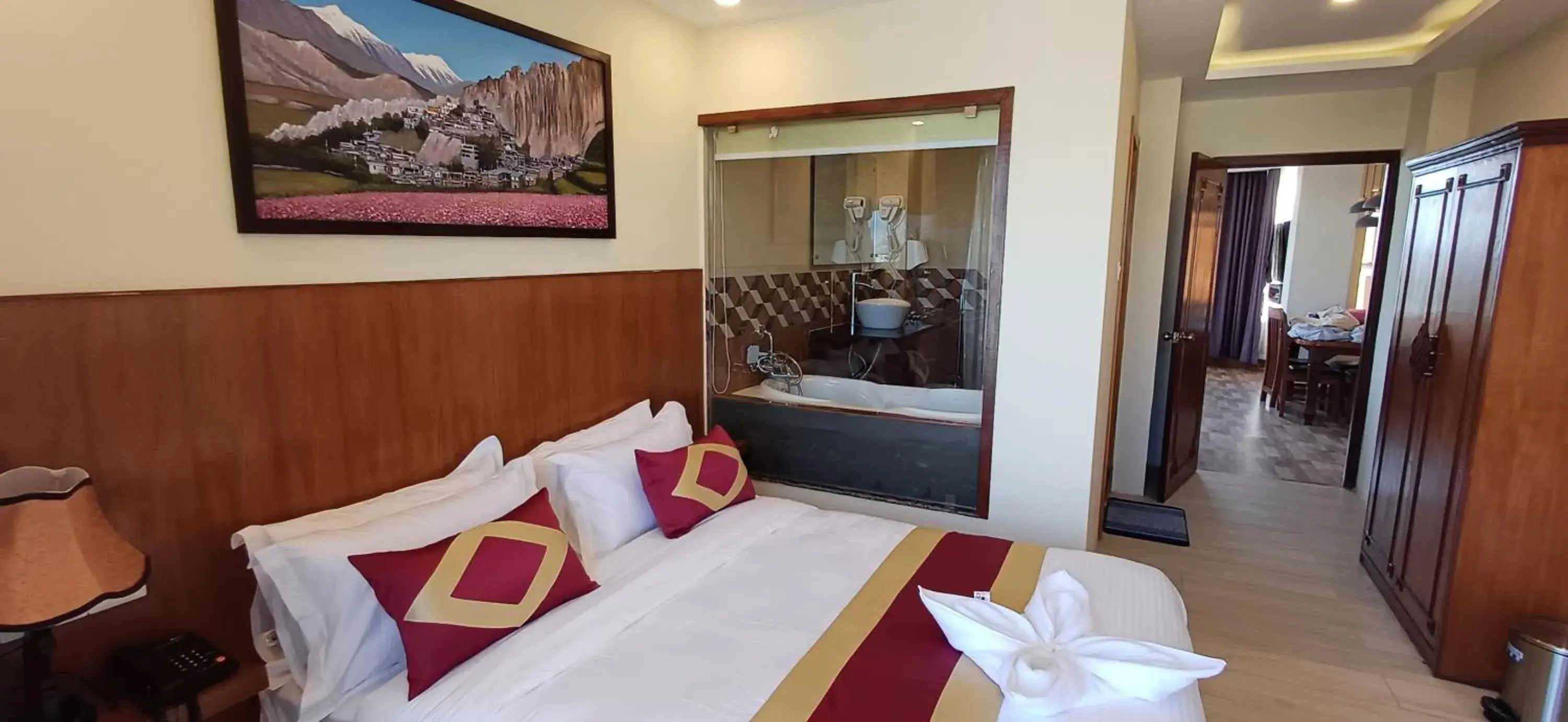 Deluxe Queen Suite in Hotel Yakroo Manang Deluxe Queen Suite in Hotel Yakroo Manang