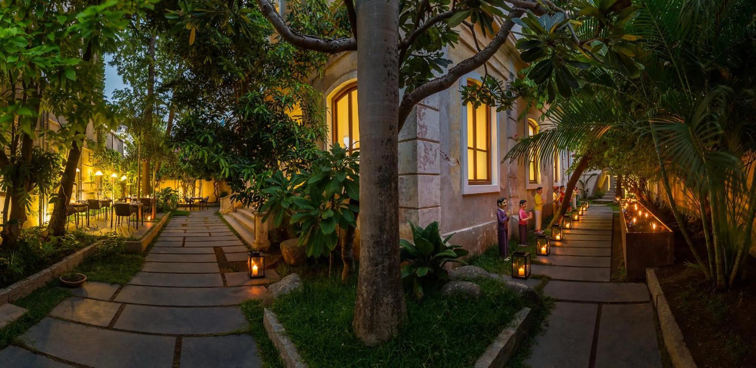 Facade/entrance in La Villa