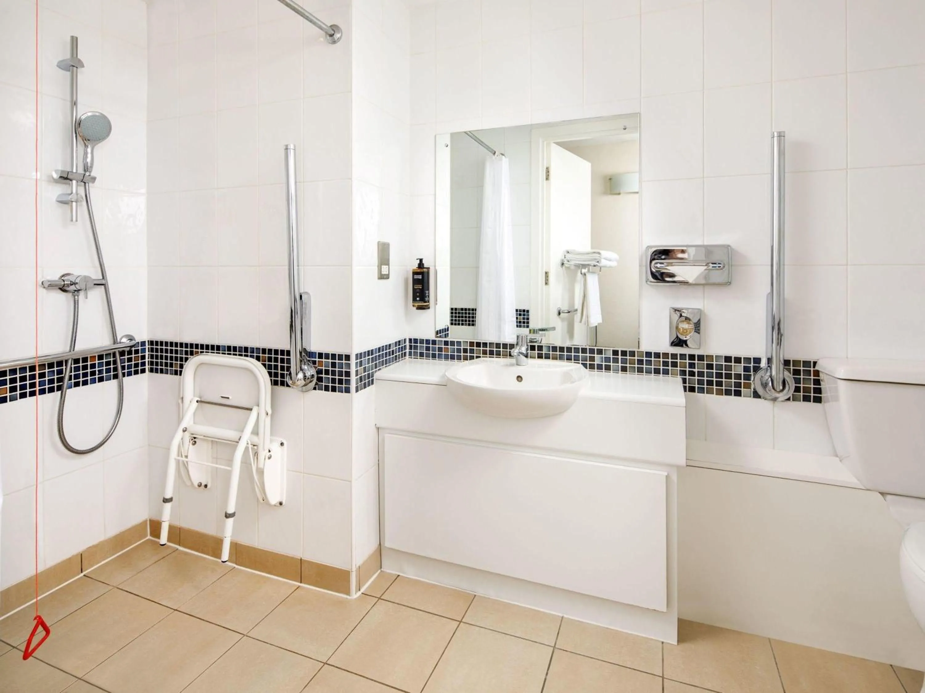 Bedroom in Mercure Glasgow City Hotel