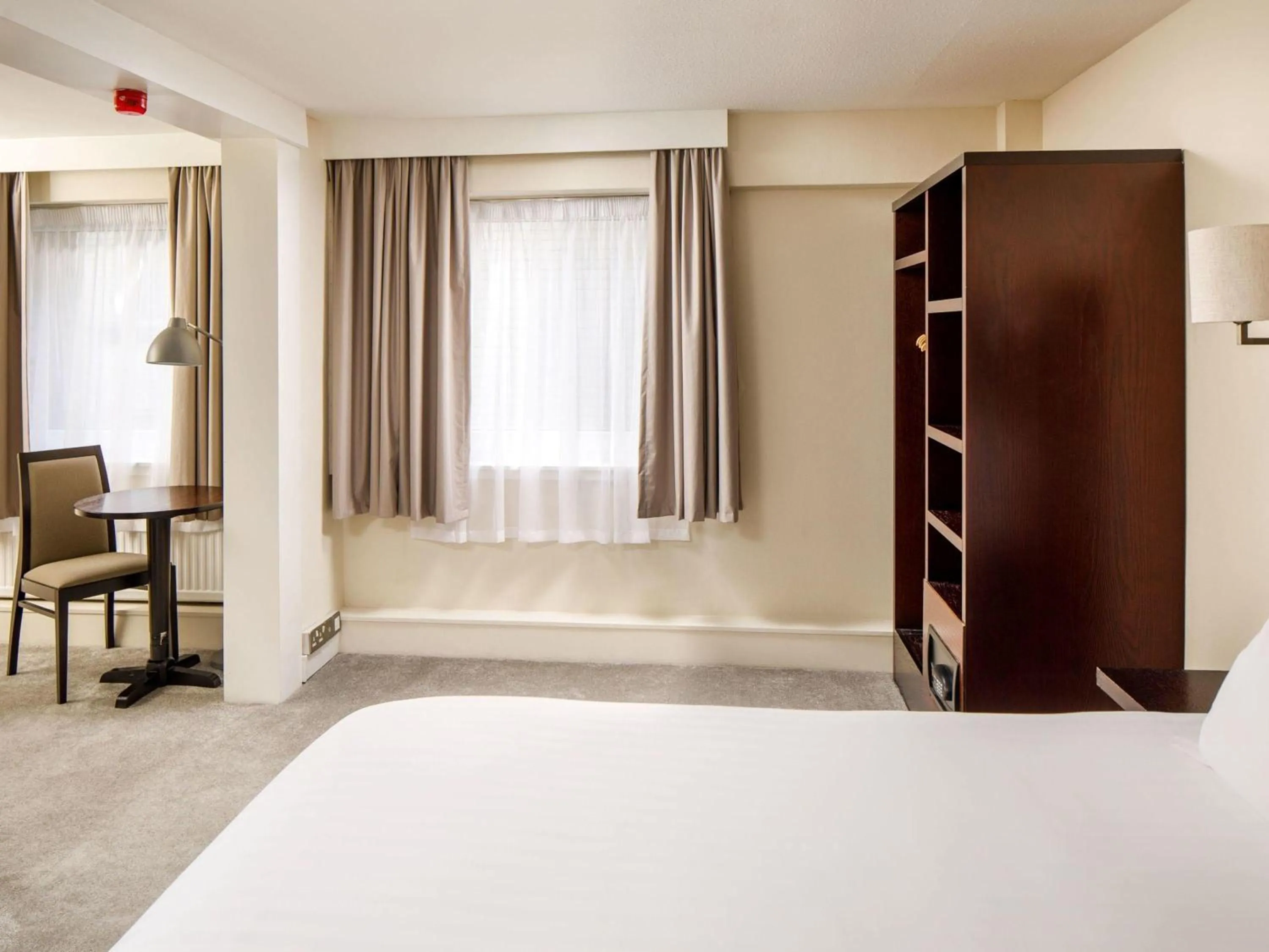 Bedroom, Bed in Mercure Glasgow City Hotel